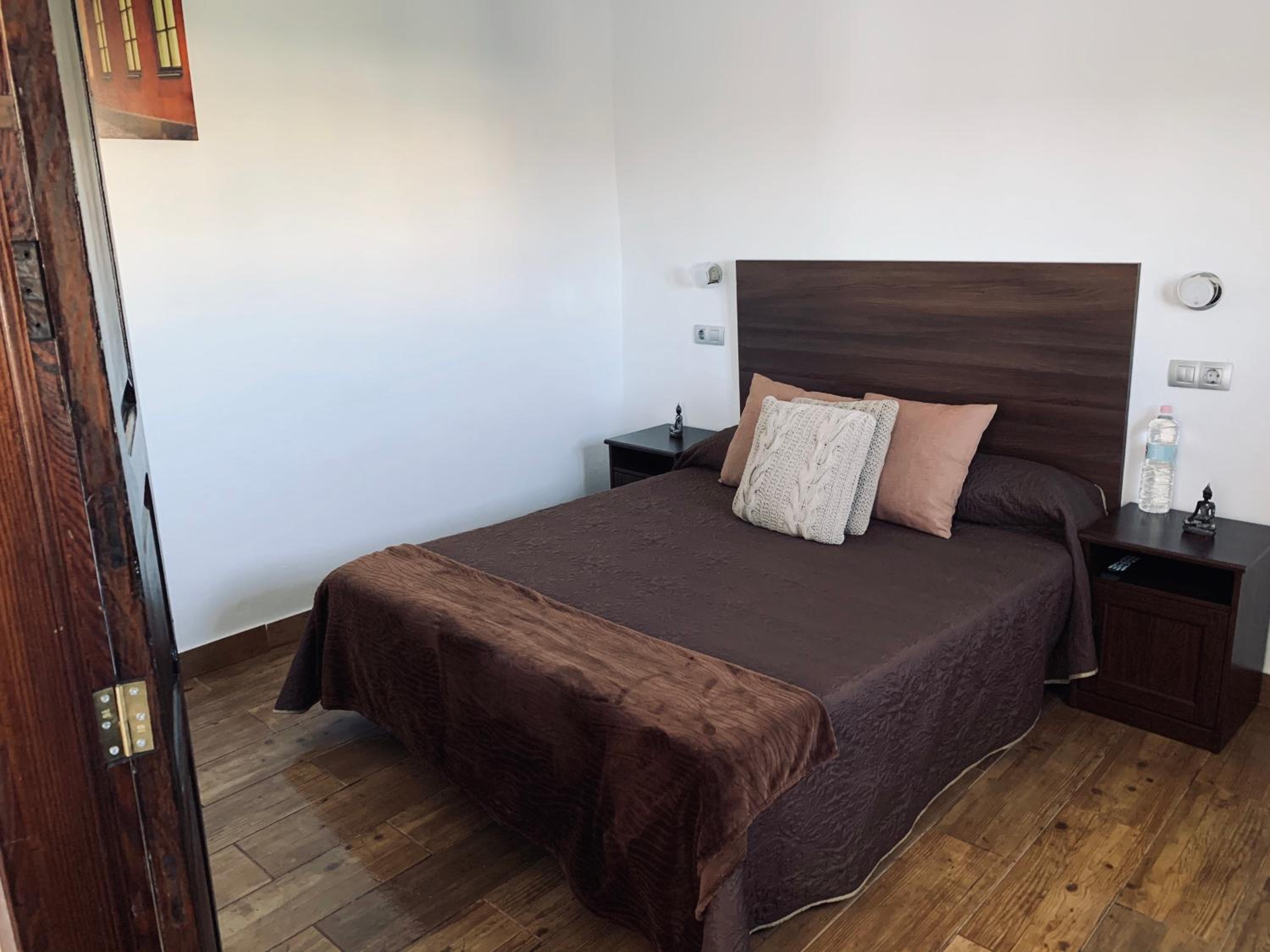 Deluxe Double or Twin Room with Balcony - Photo 2