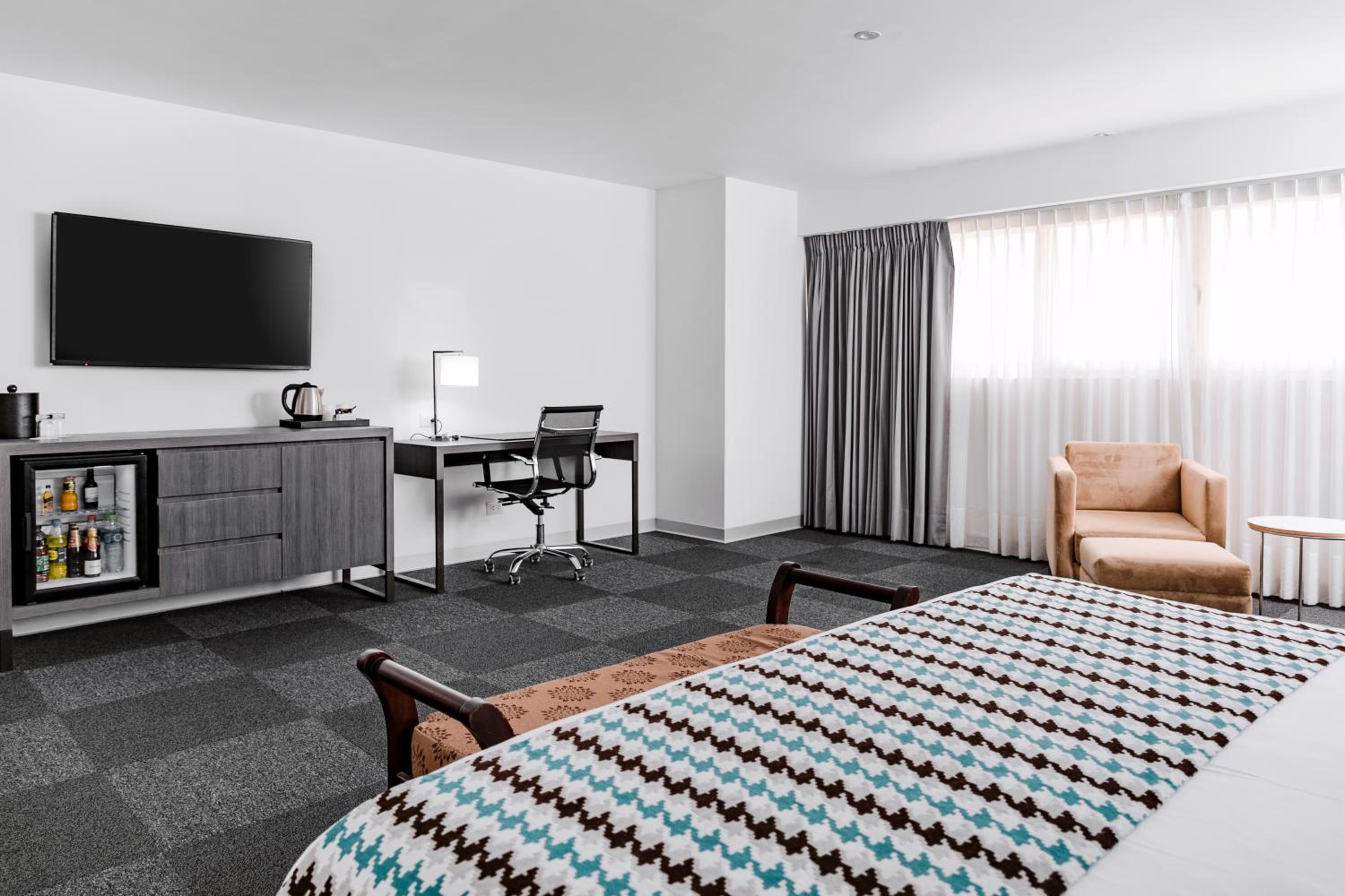 Suite - Photo 1