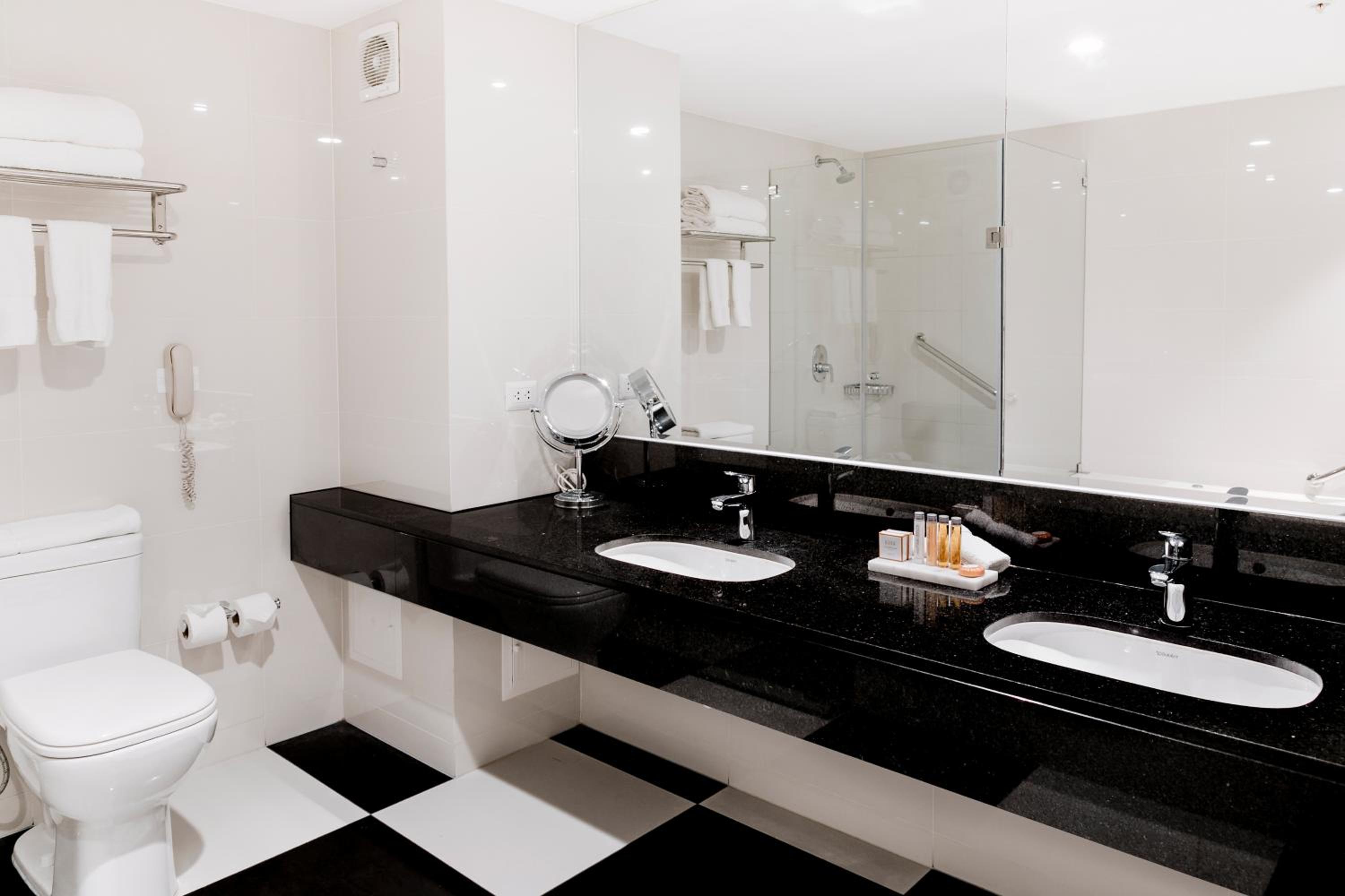 Suite - Photo 4