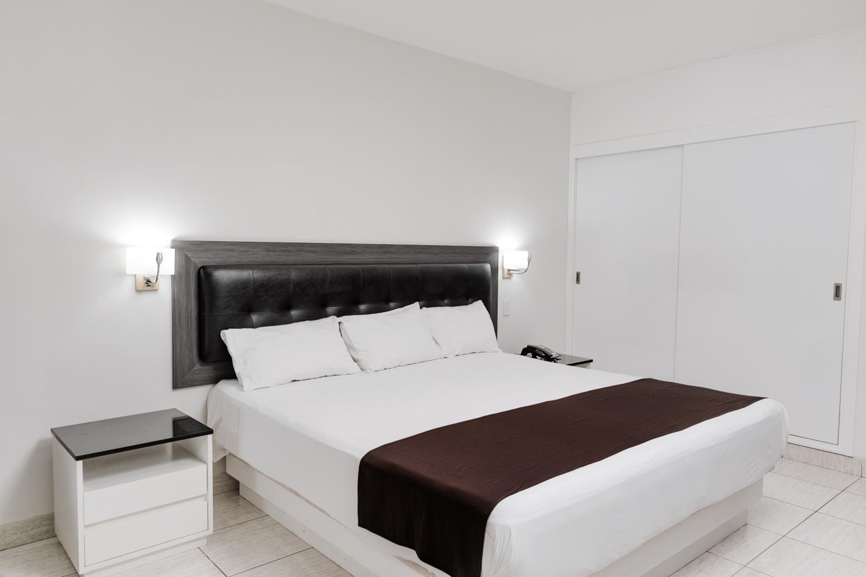 Double Room - Photo 6