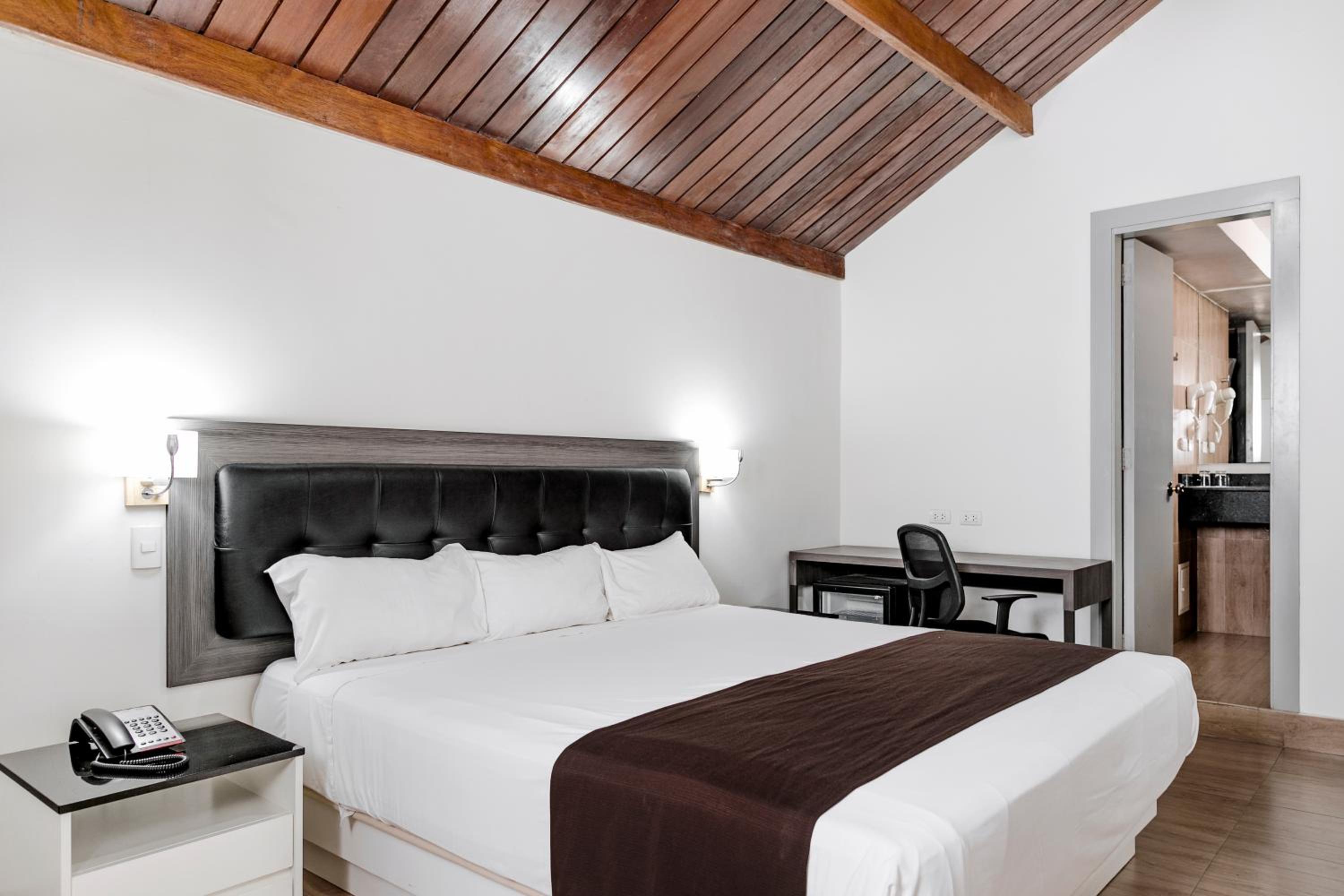 Double Room - Photo 7