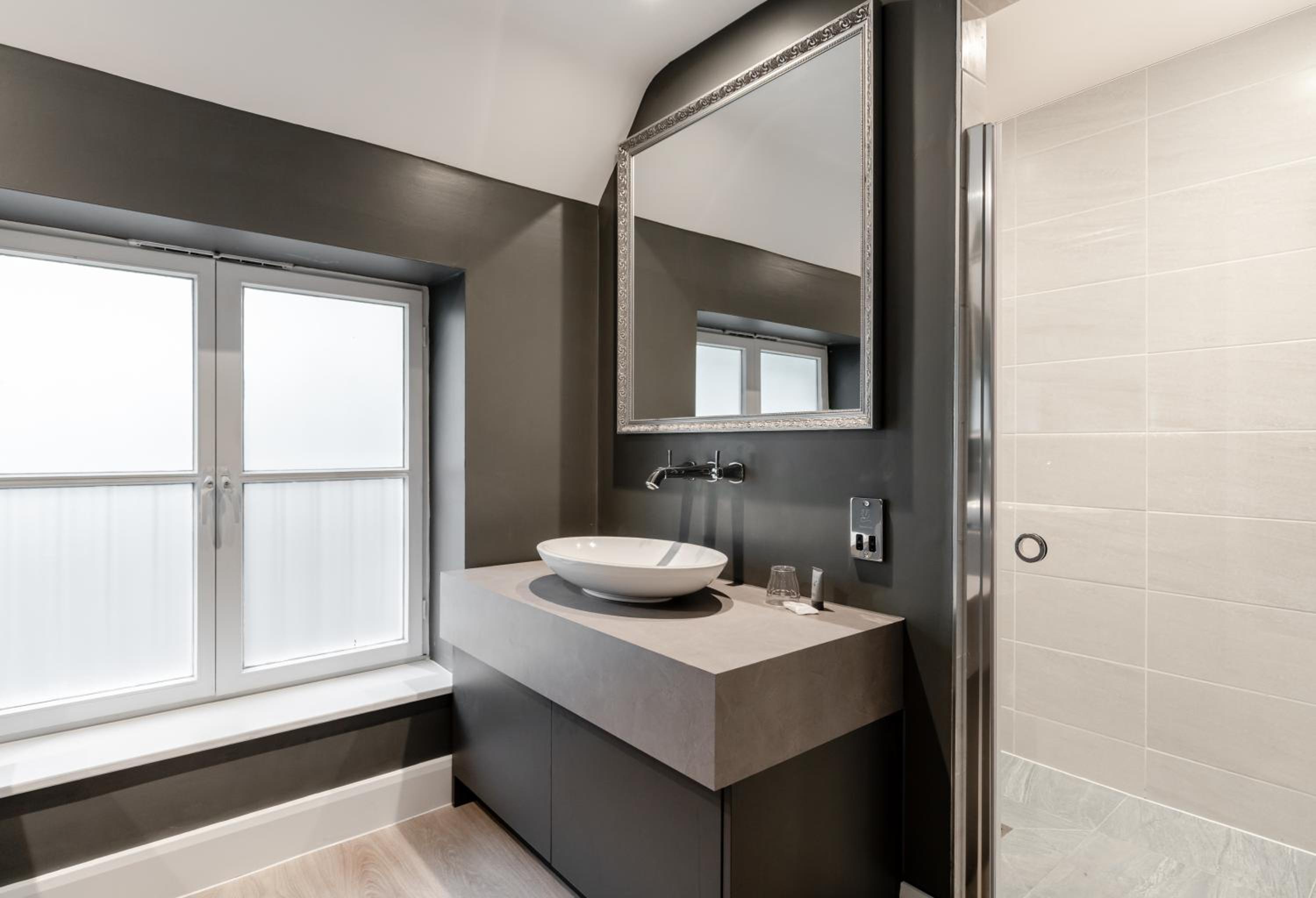 Suite - Photo 4