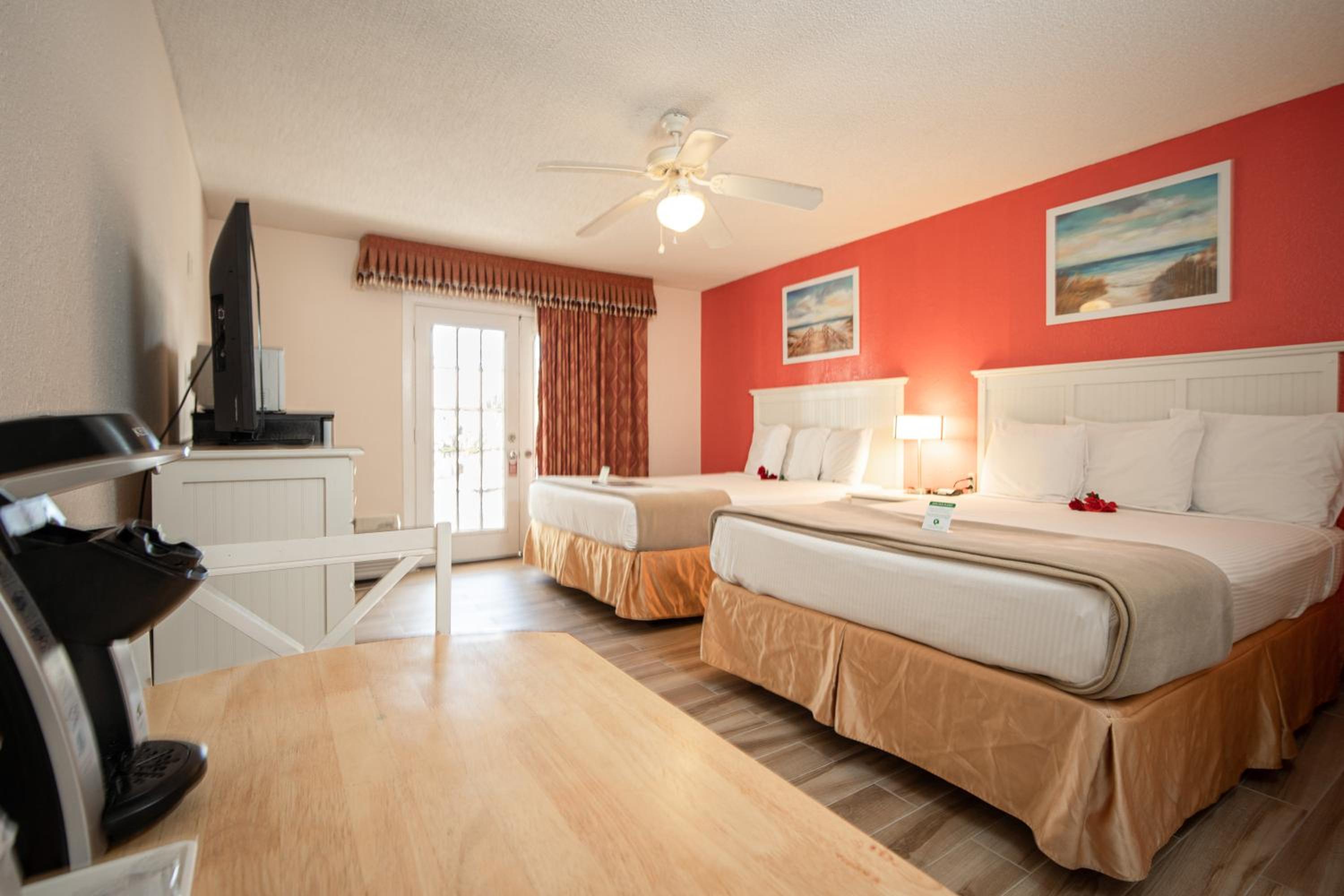Standard Room With Two Queen Beds - Non-Smoking photo 1