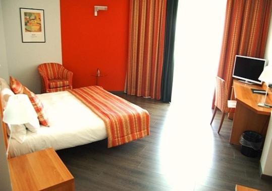 Large Double Room - Photo 12