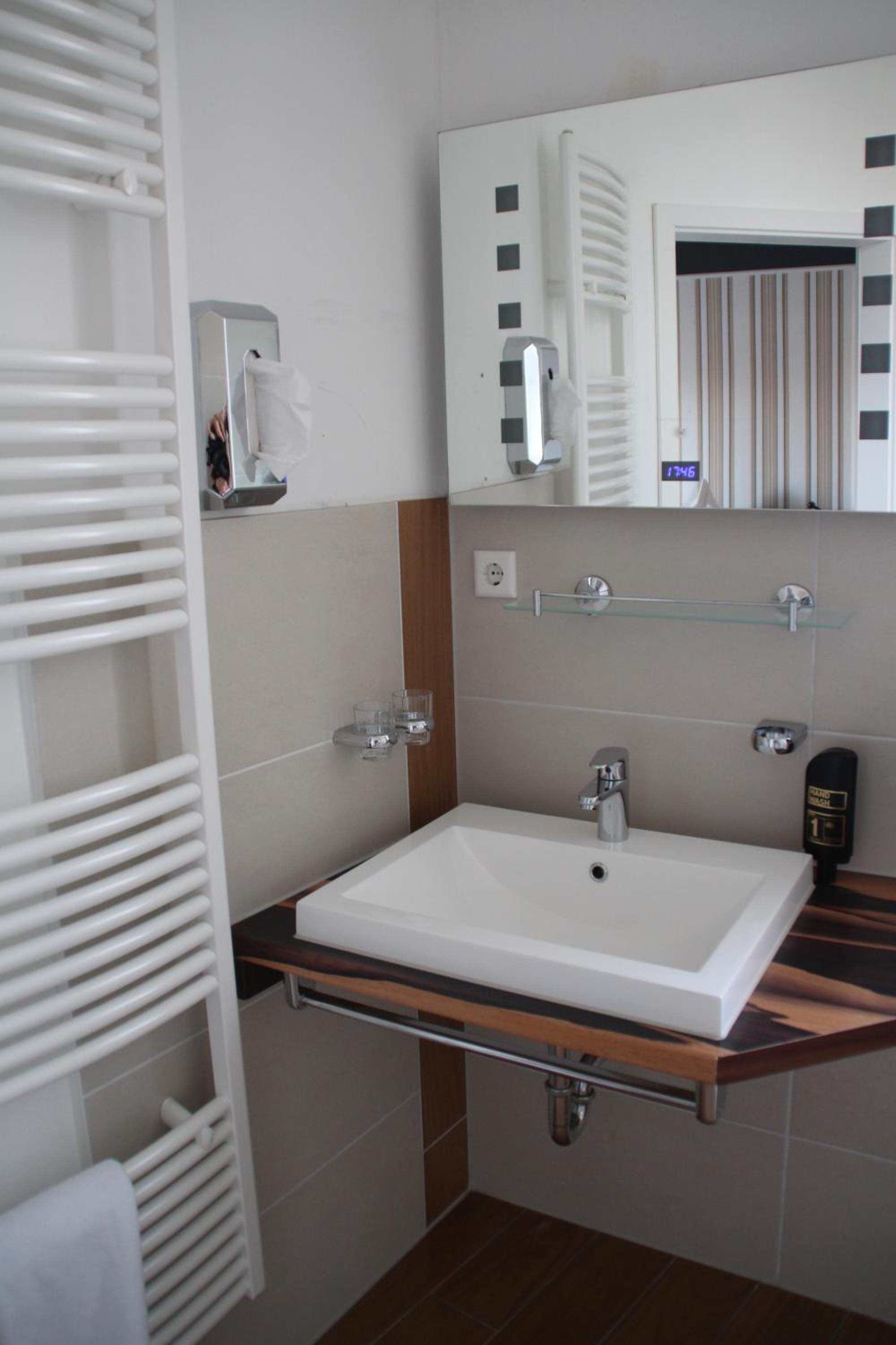 Double Room - Photo 13