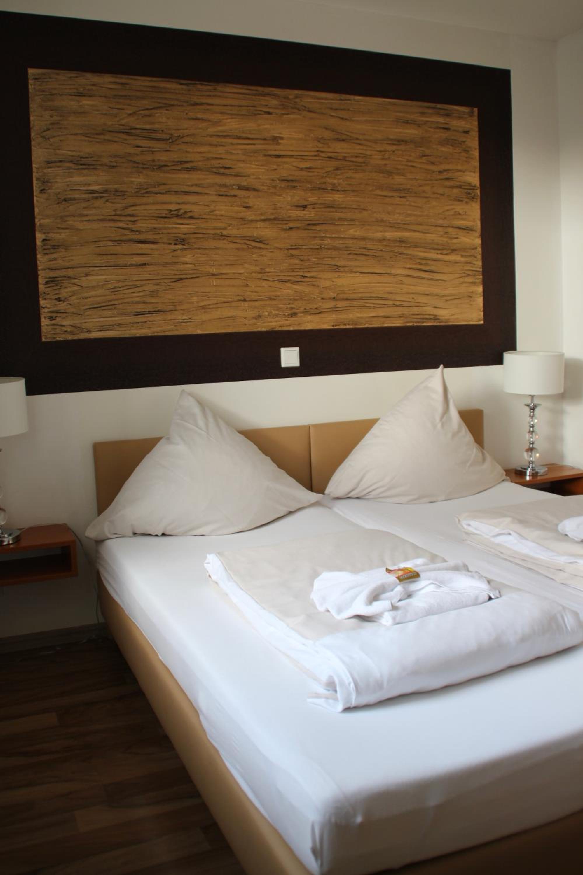Double Room - Photo 12