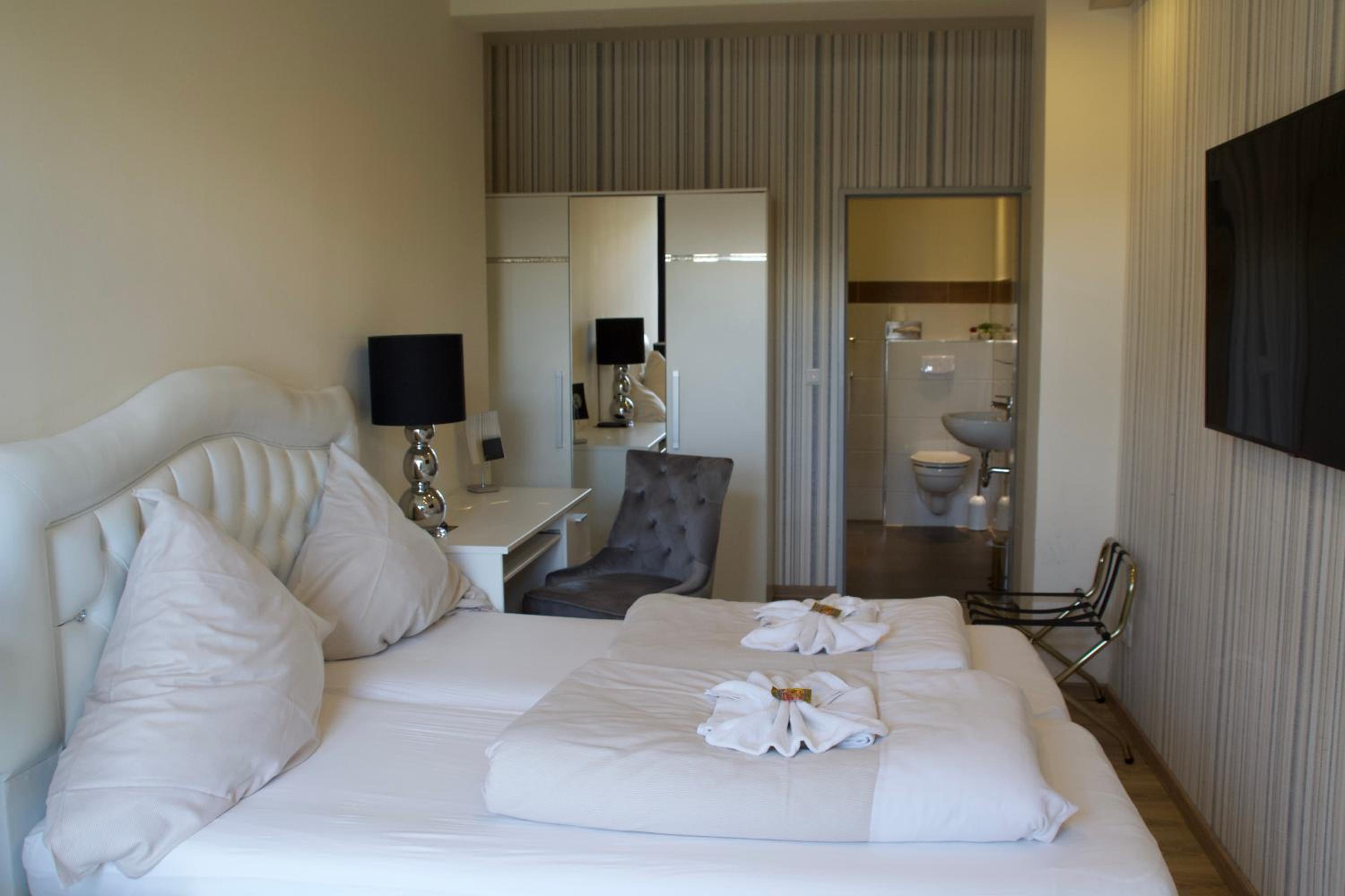 Double Room - Photo 17
