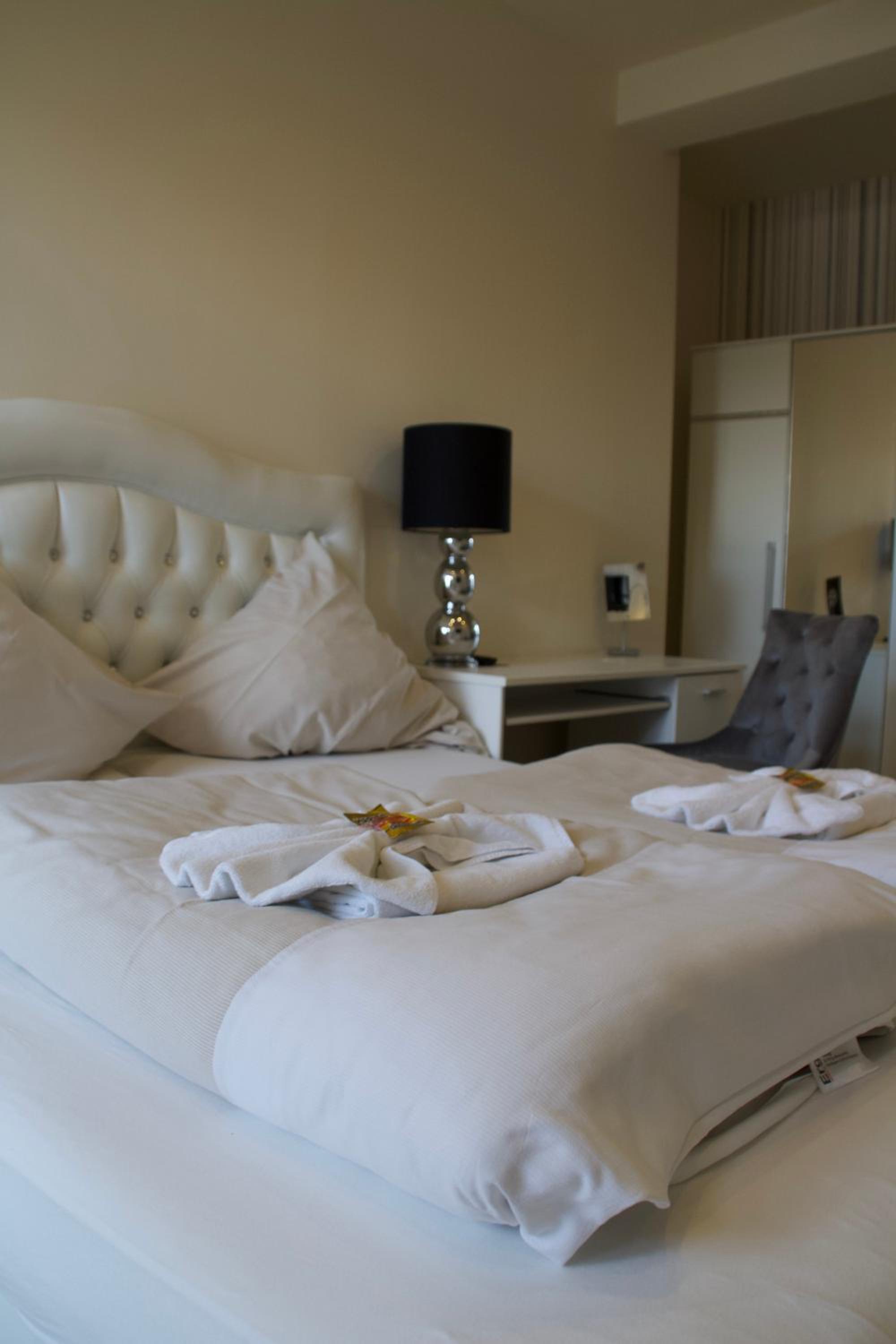 Double Room - Photo 16