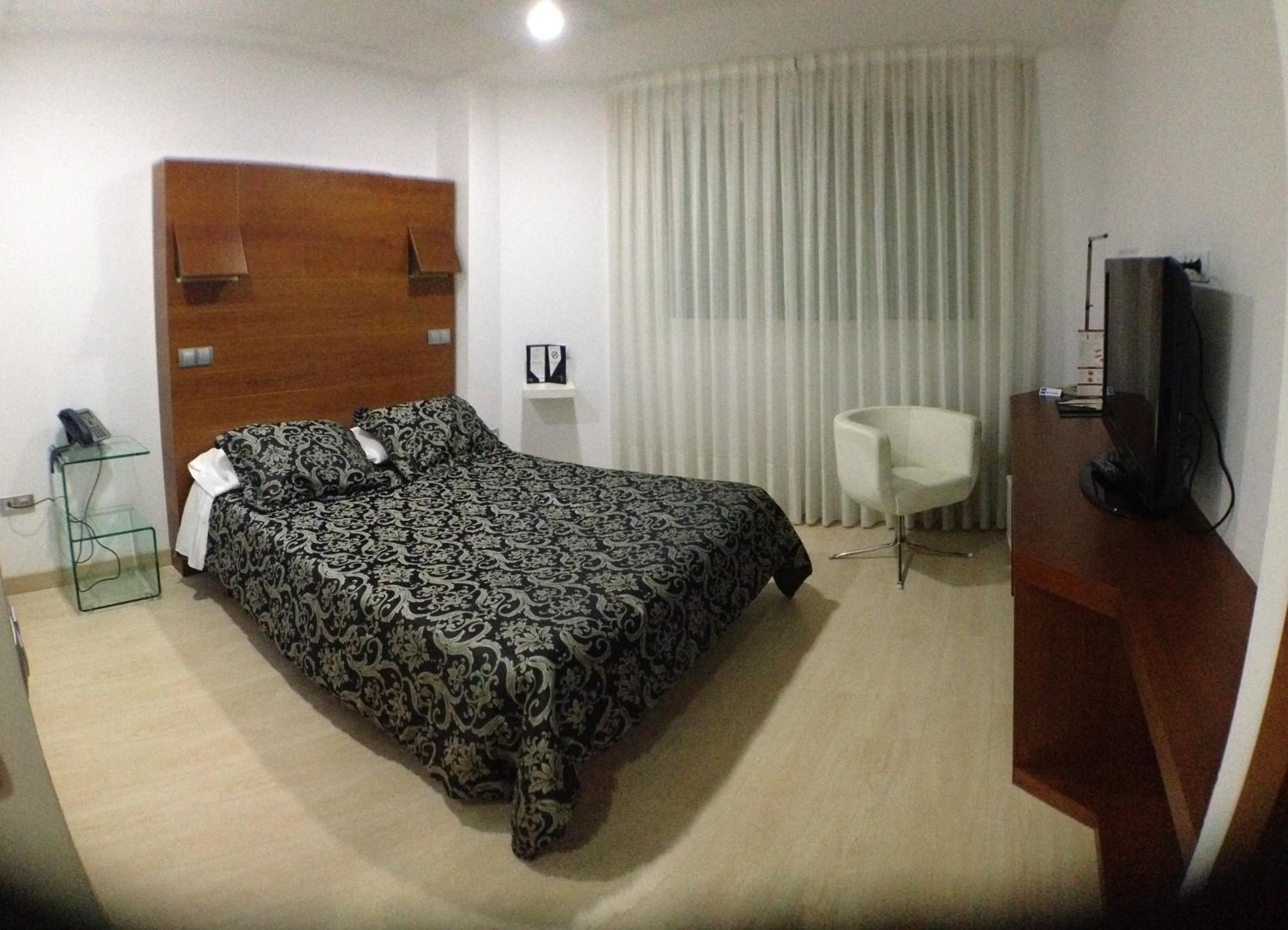 Double or Twin Room - Photo 8