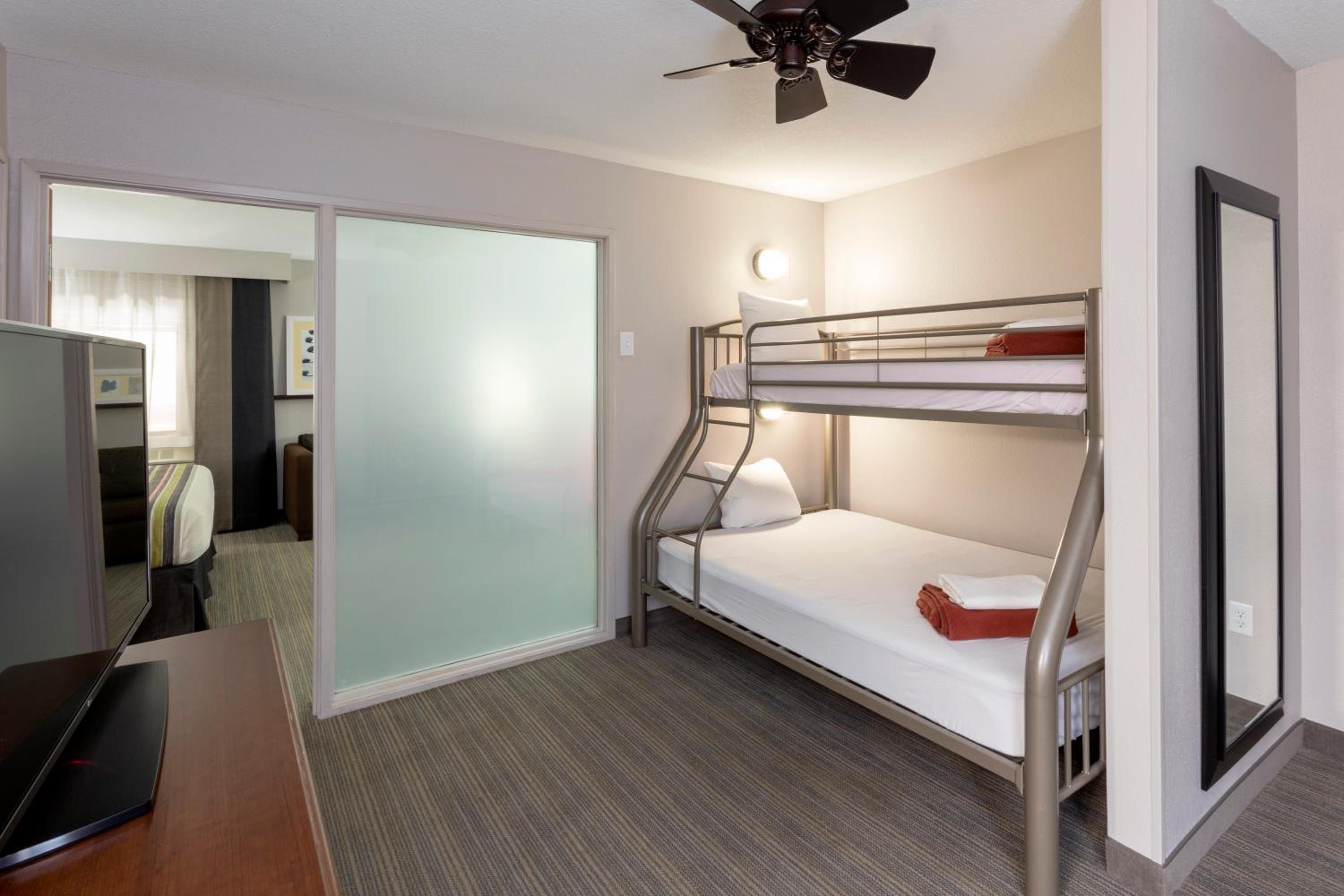 One-Bedroom King Suite with Bunk Beds - Photo 2