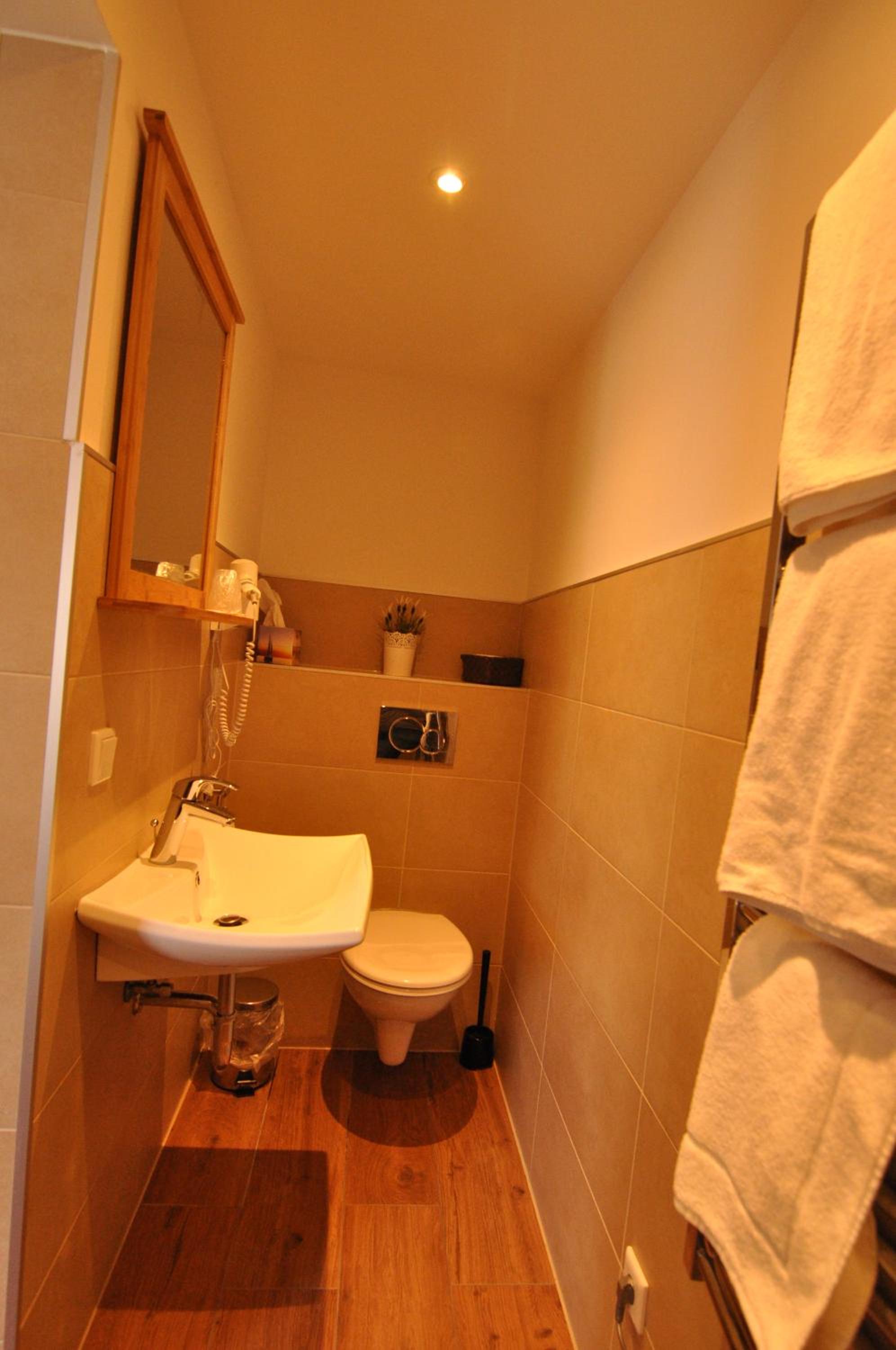 Single Room with Private Bathroom photo 3