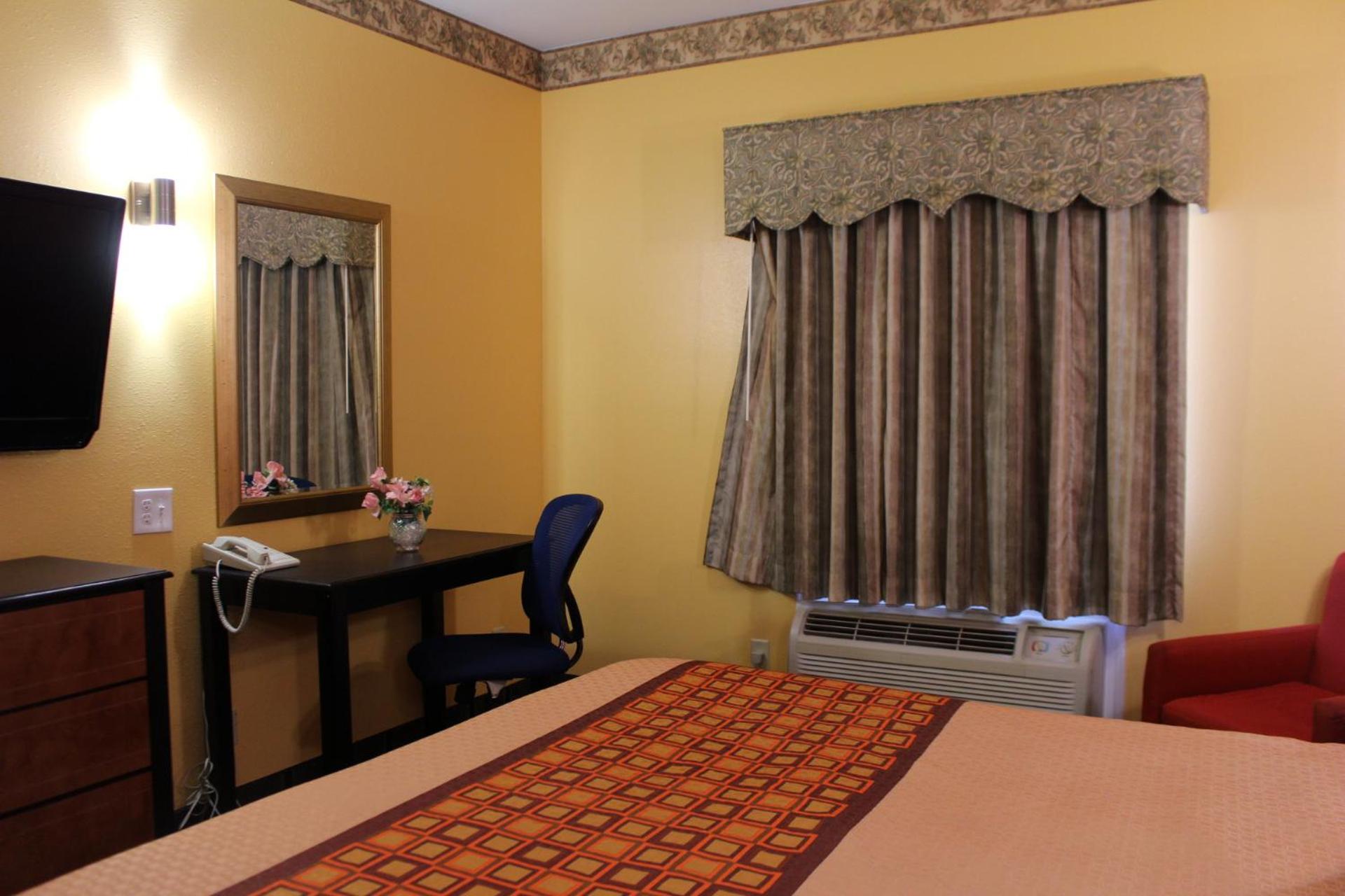 Standard King Room - Photo 10