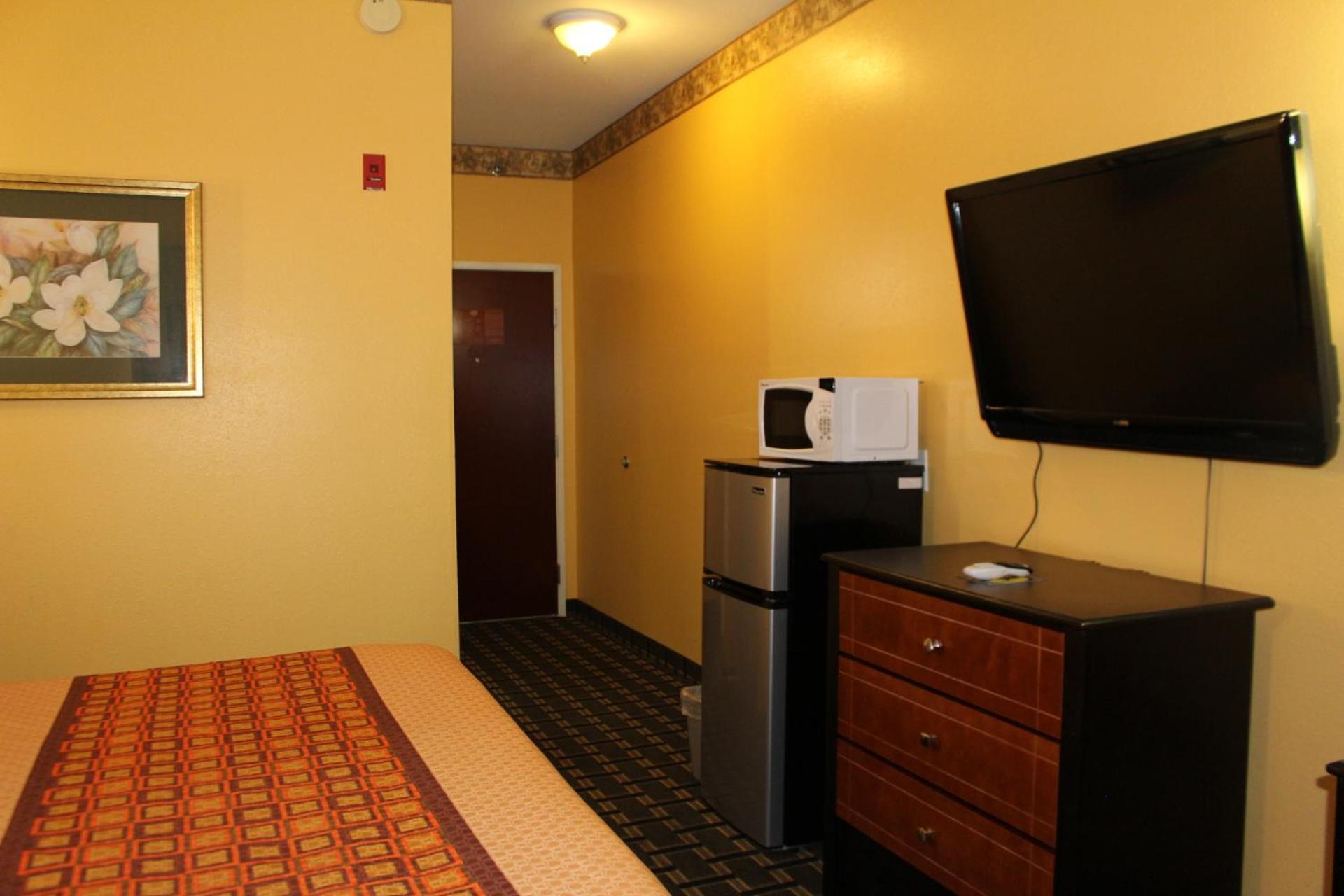 Standard King Room - Photo 9