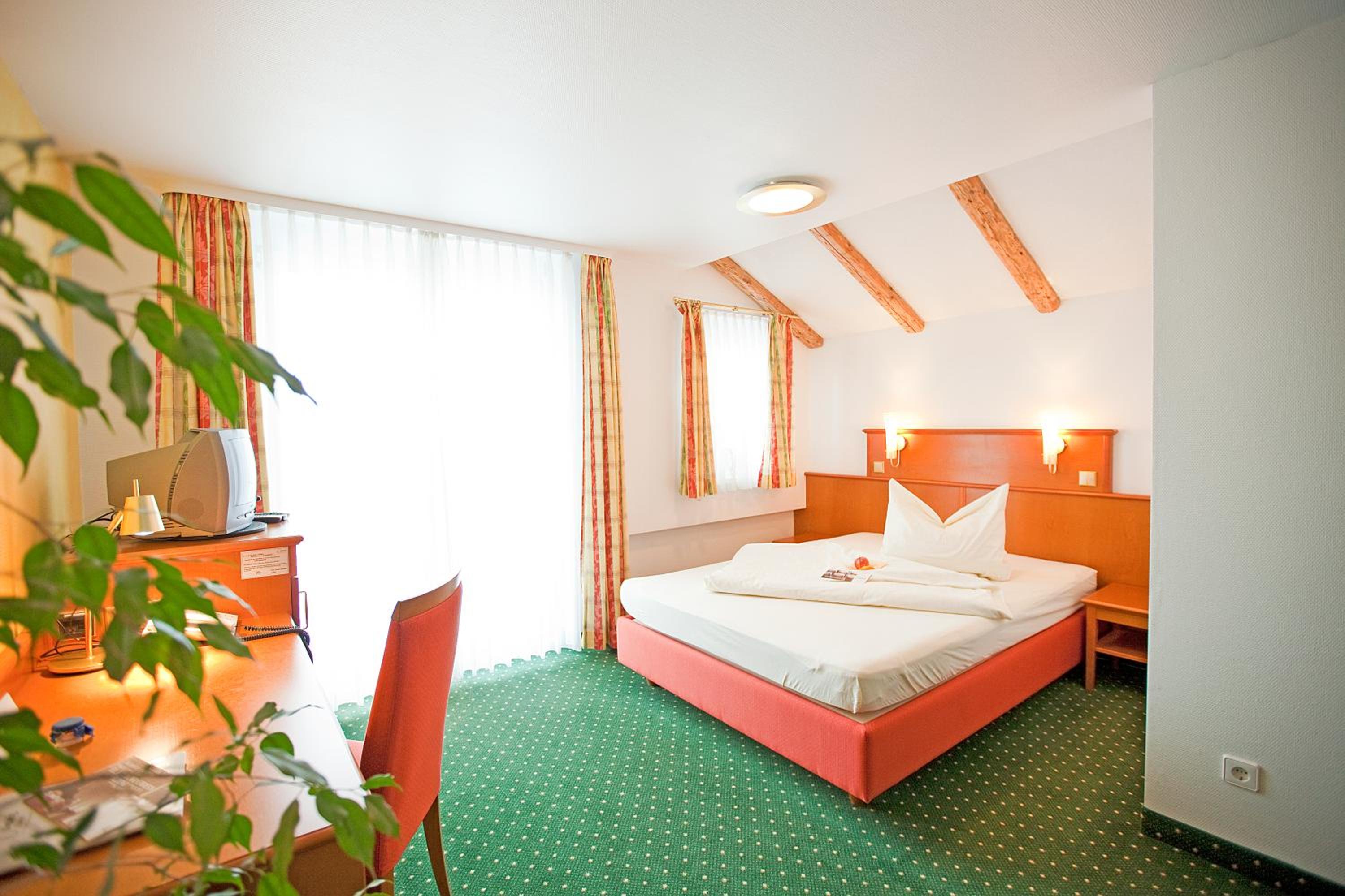 Deluxe Double Room (1 Adult)