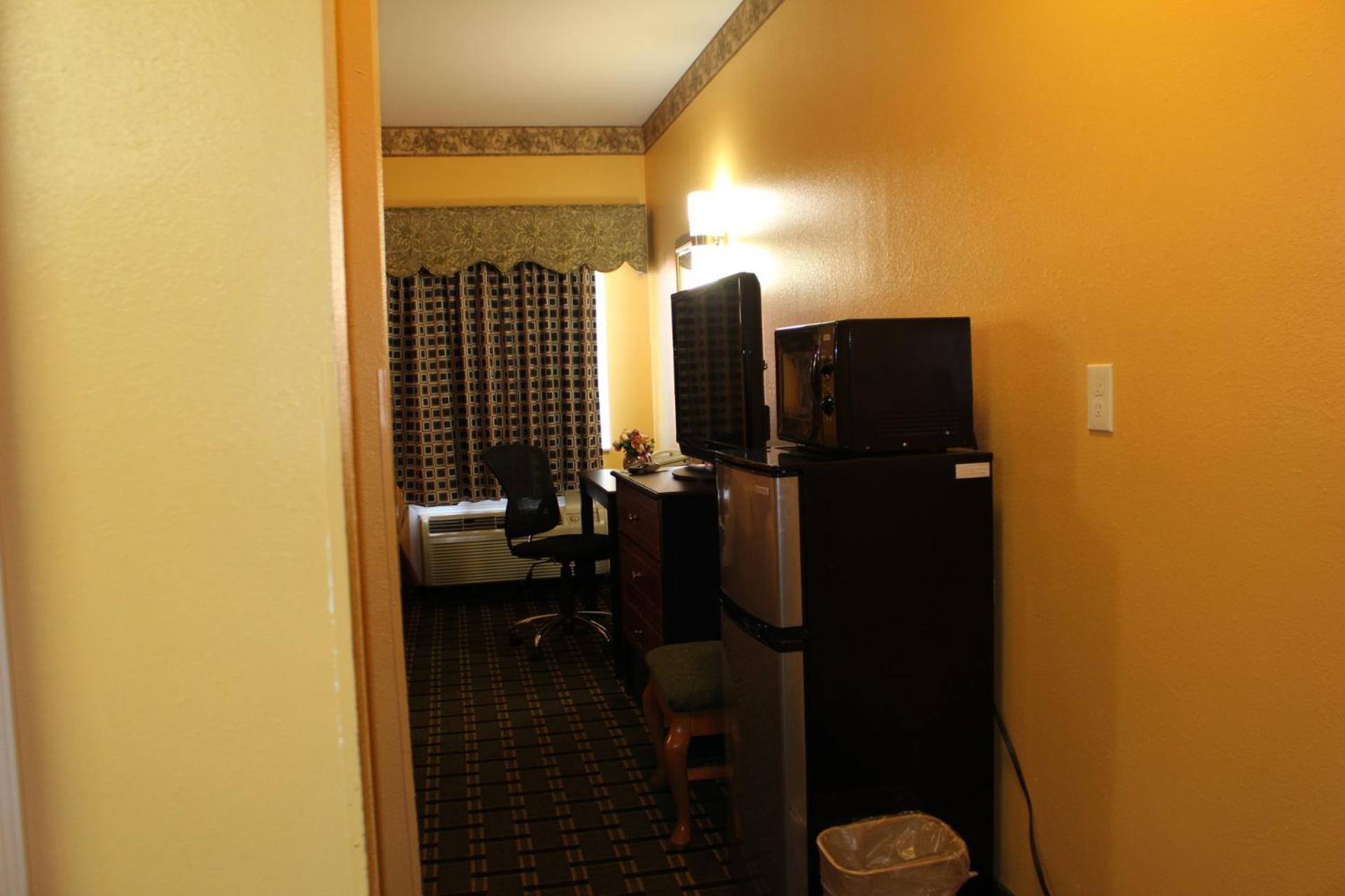 Standard Double Room - Photo 8