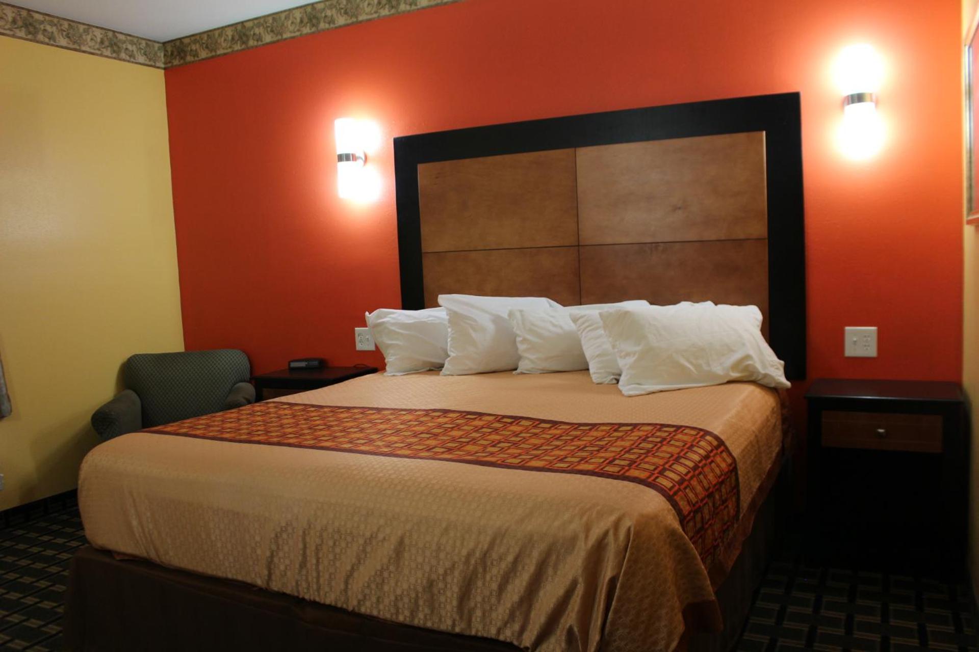 Standard King Room - Photo 5