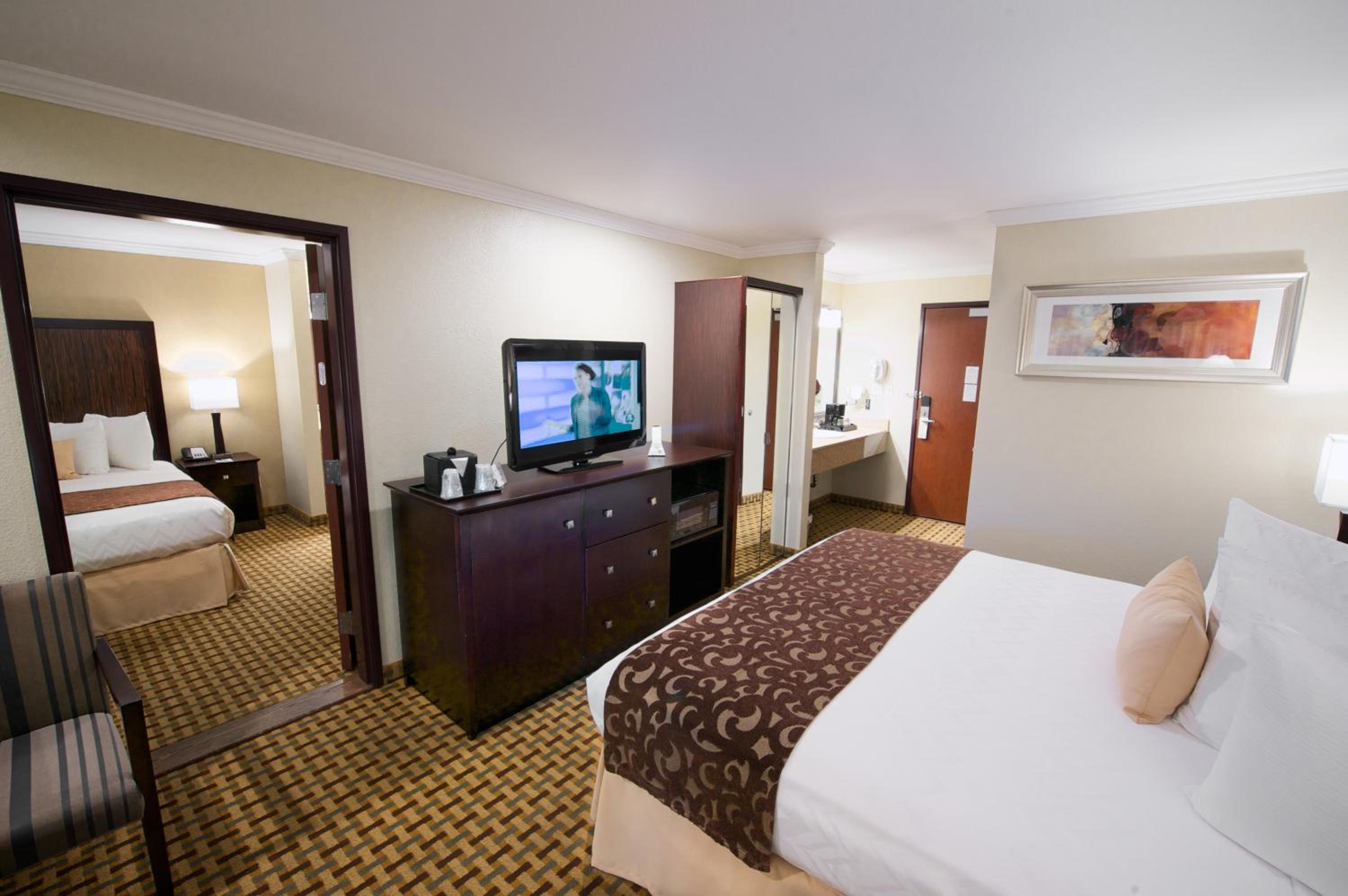 King Suite with Two King Beds - Photo 7