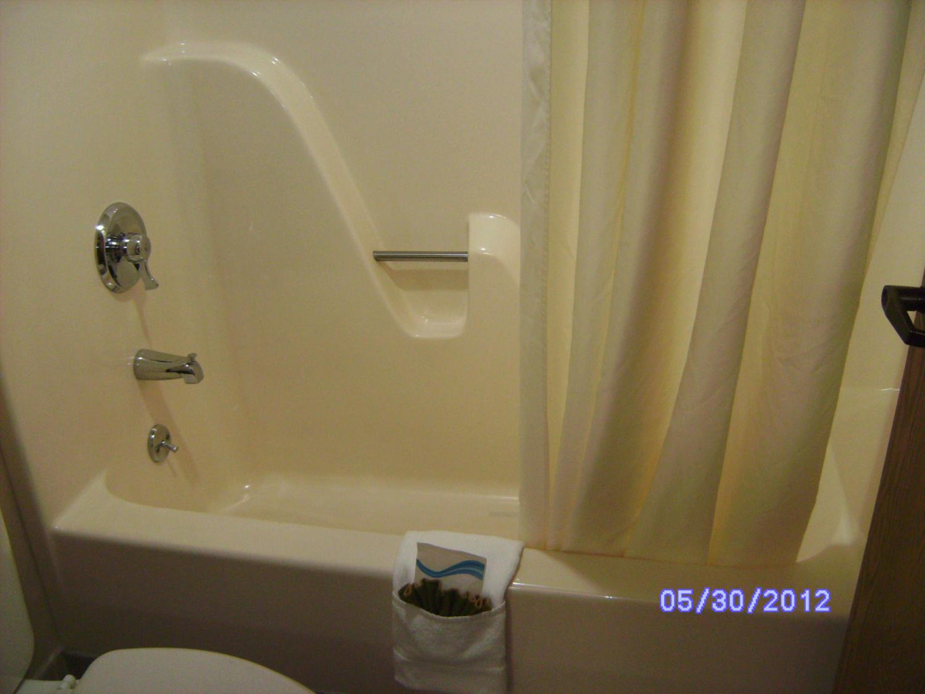 Suite with Hot Tub - Photo 2
