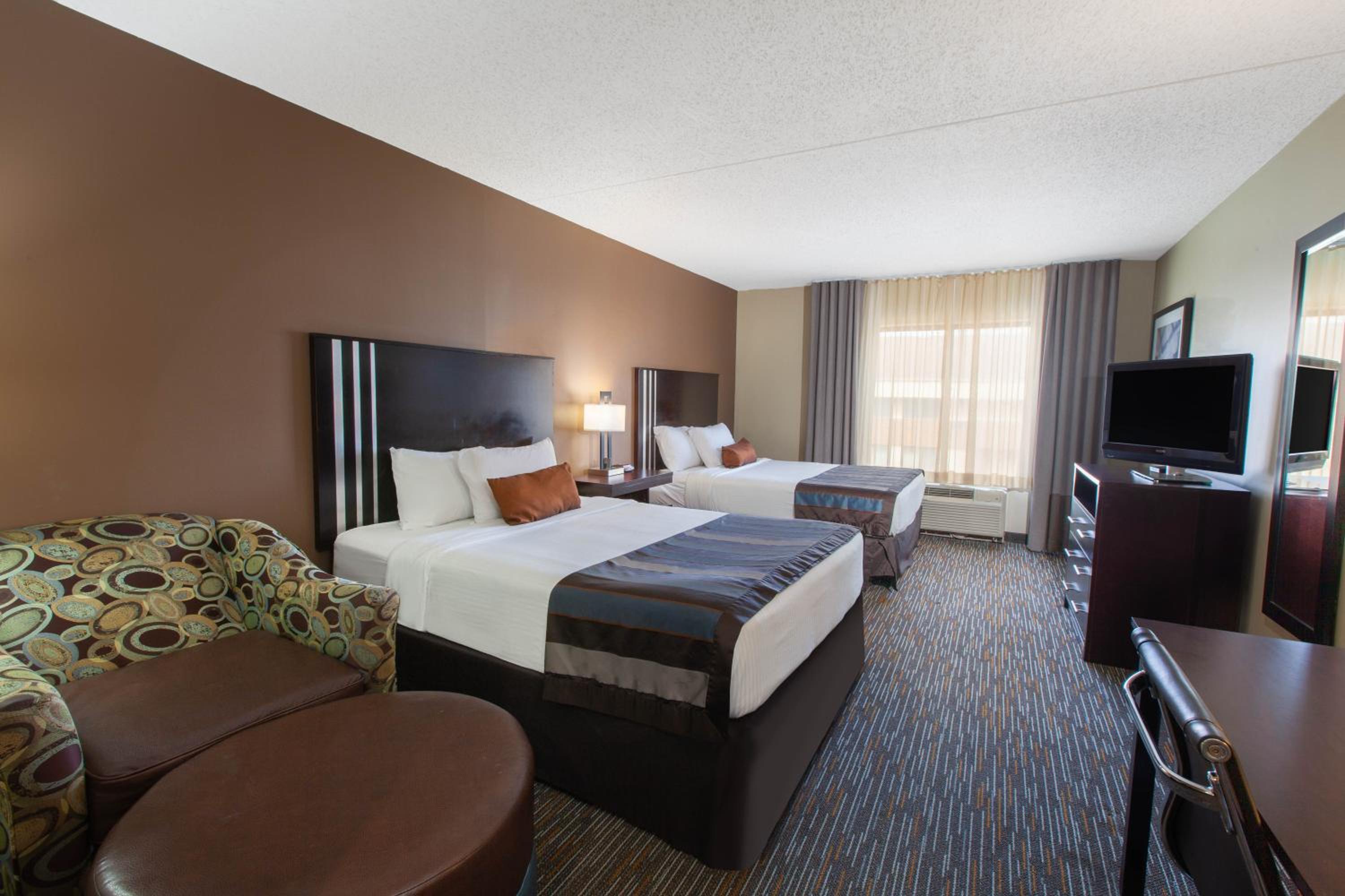 Queen Room with Two Queen Beds - Disability Access/Non-Smoking - Photo 2