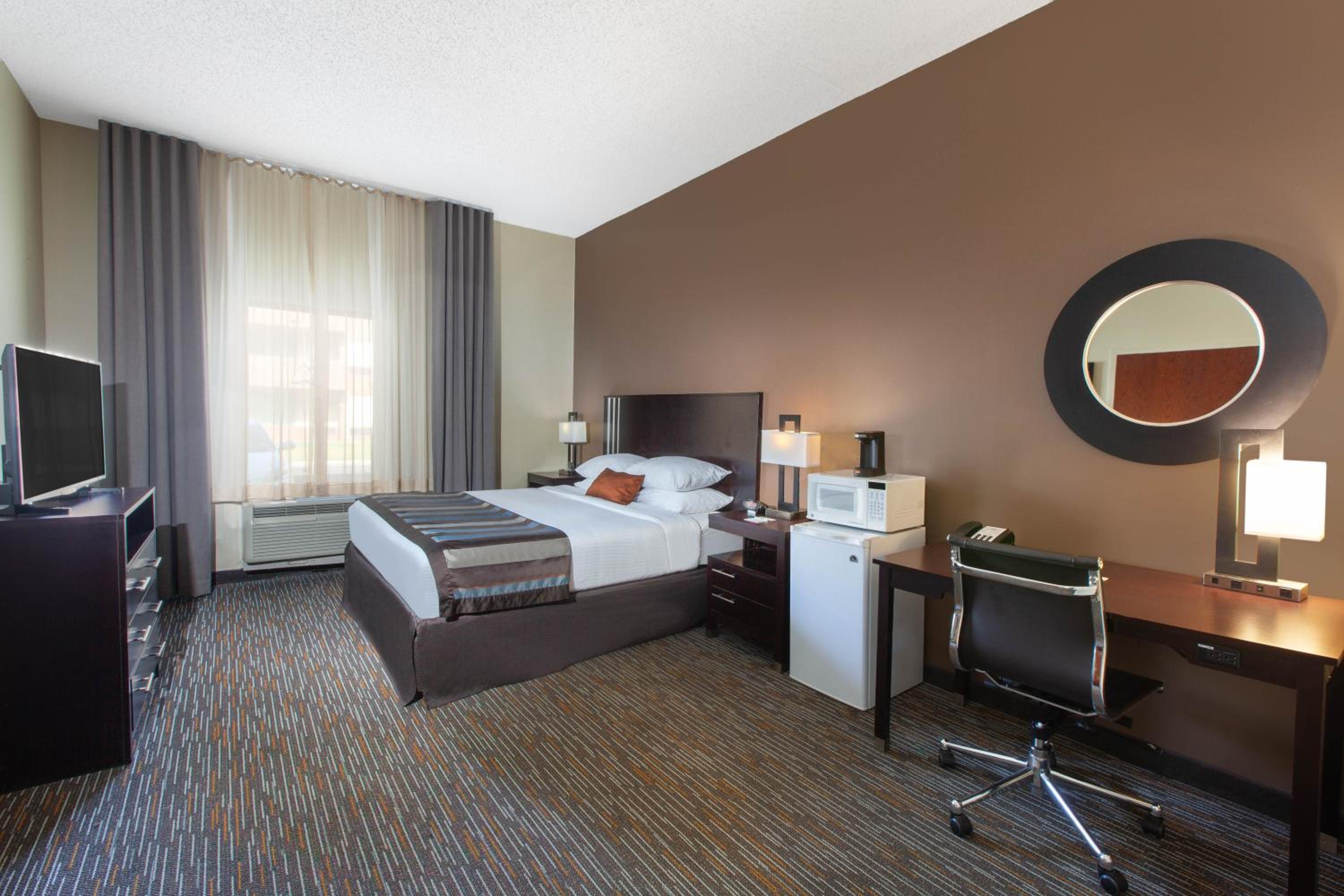 King Room - Disability Access - Non-Smoking - Photo 1