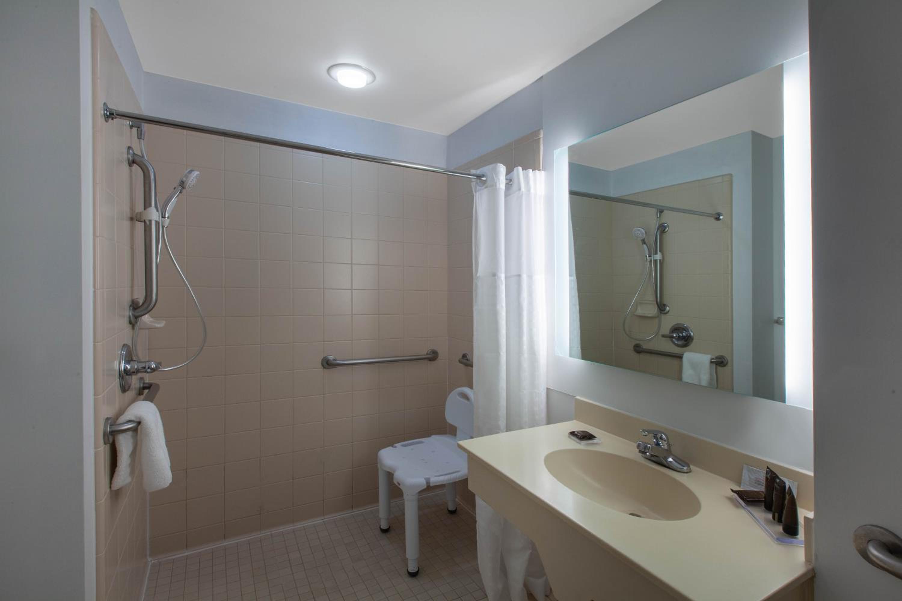 King Room - Disability Access - Non-Smoking - Photo 4