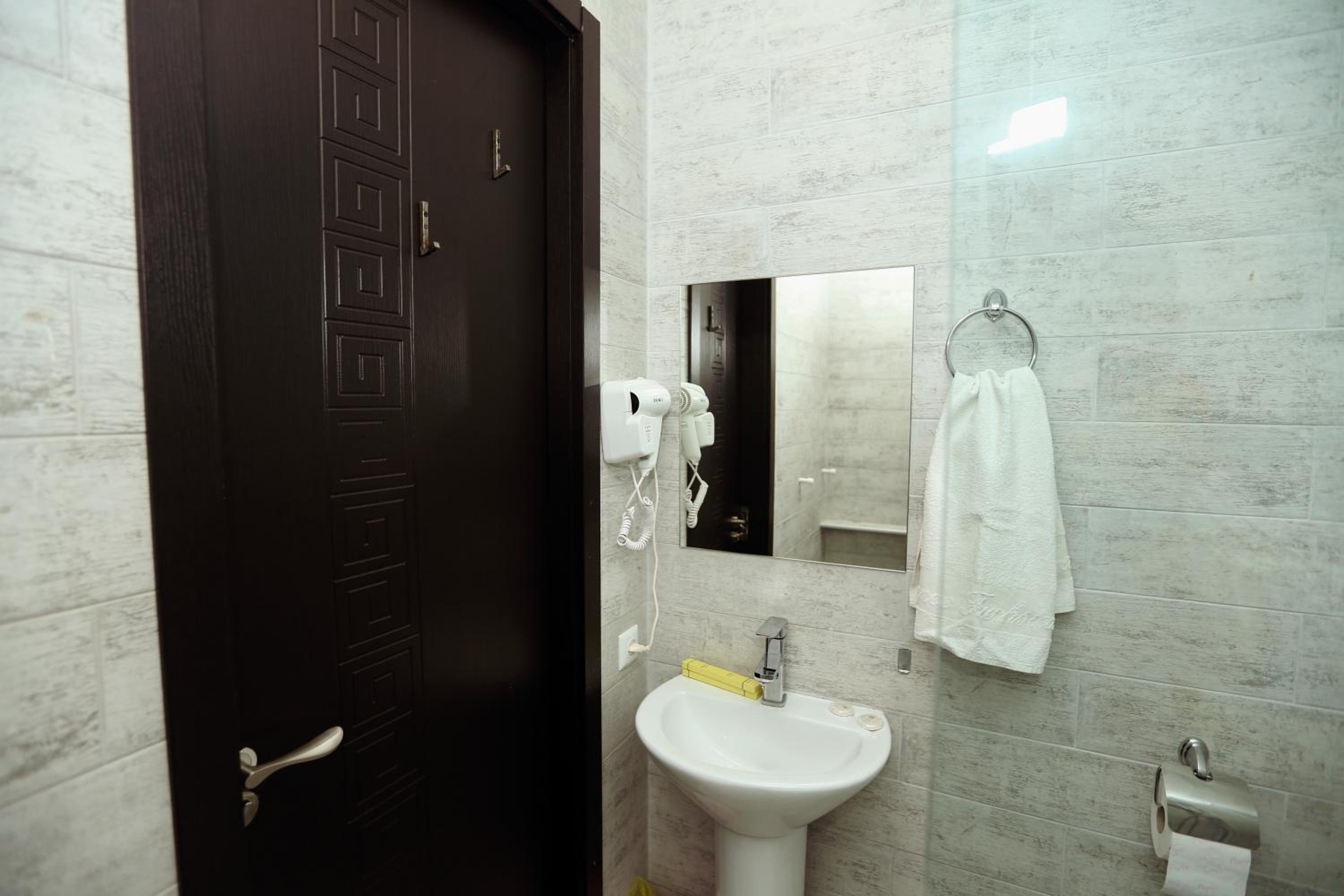 Studio Apartment - Photo 26