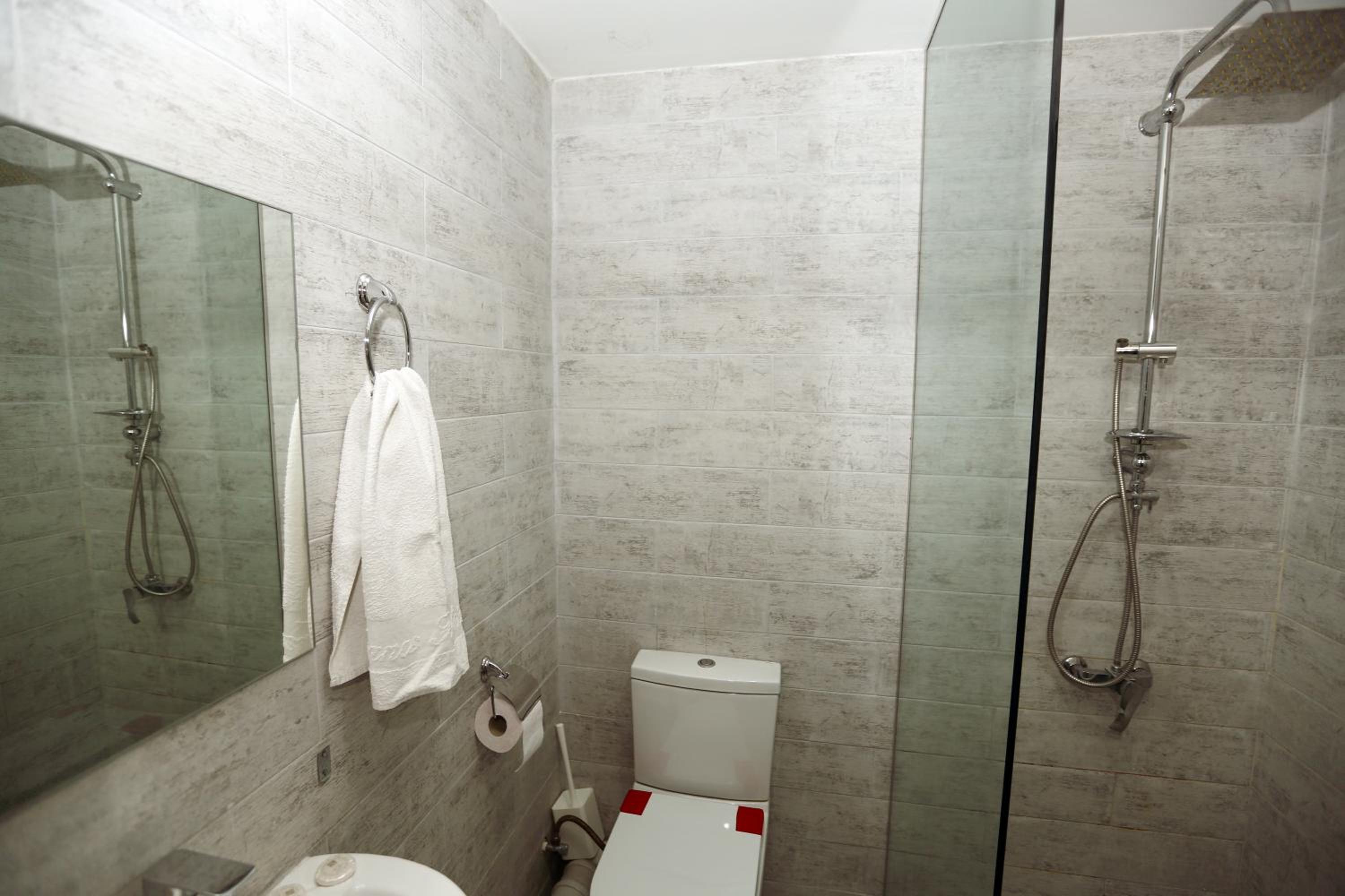 Studio Apartment - Photo 27