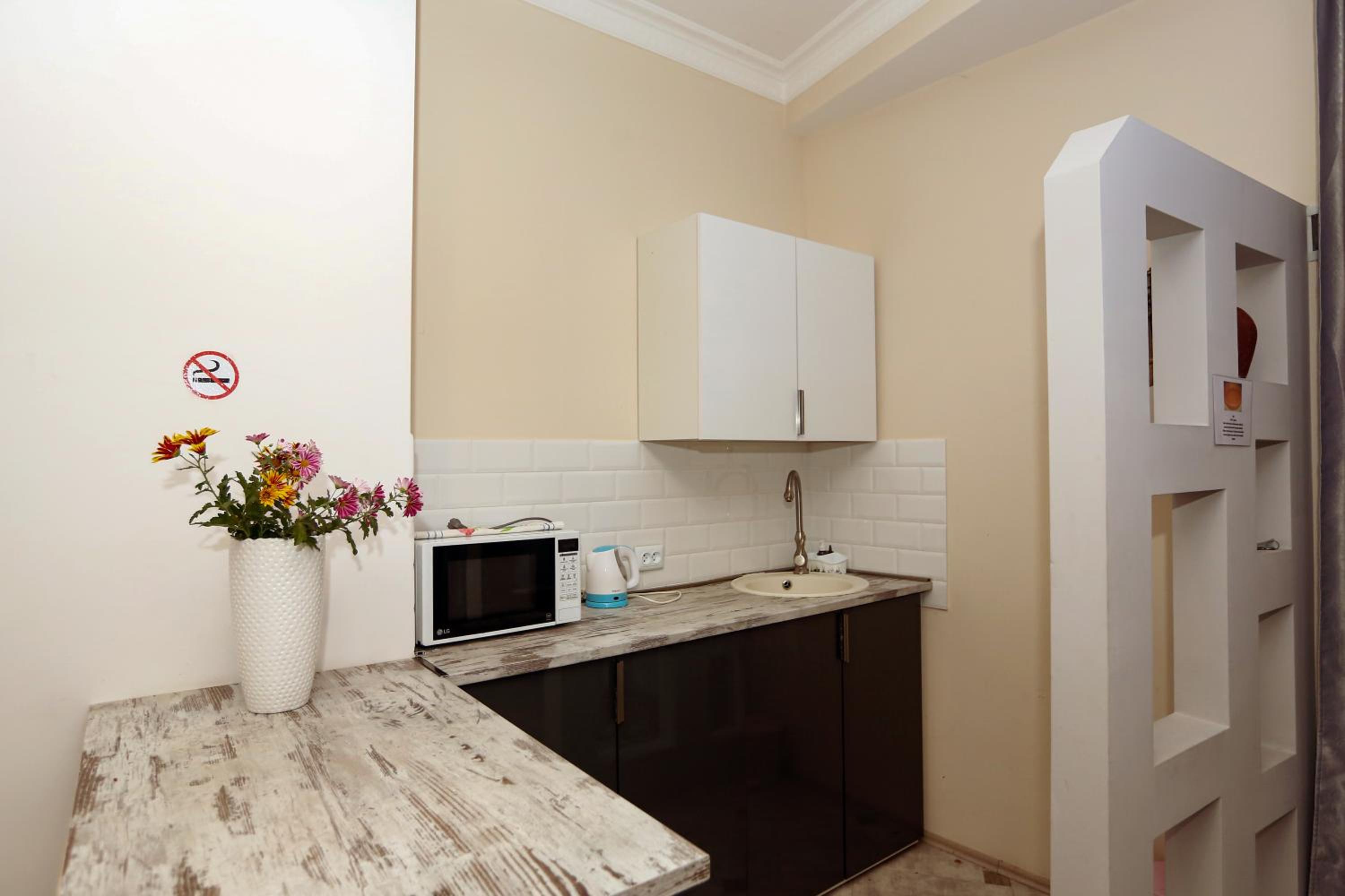 Studio Apartment - Photo 32