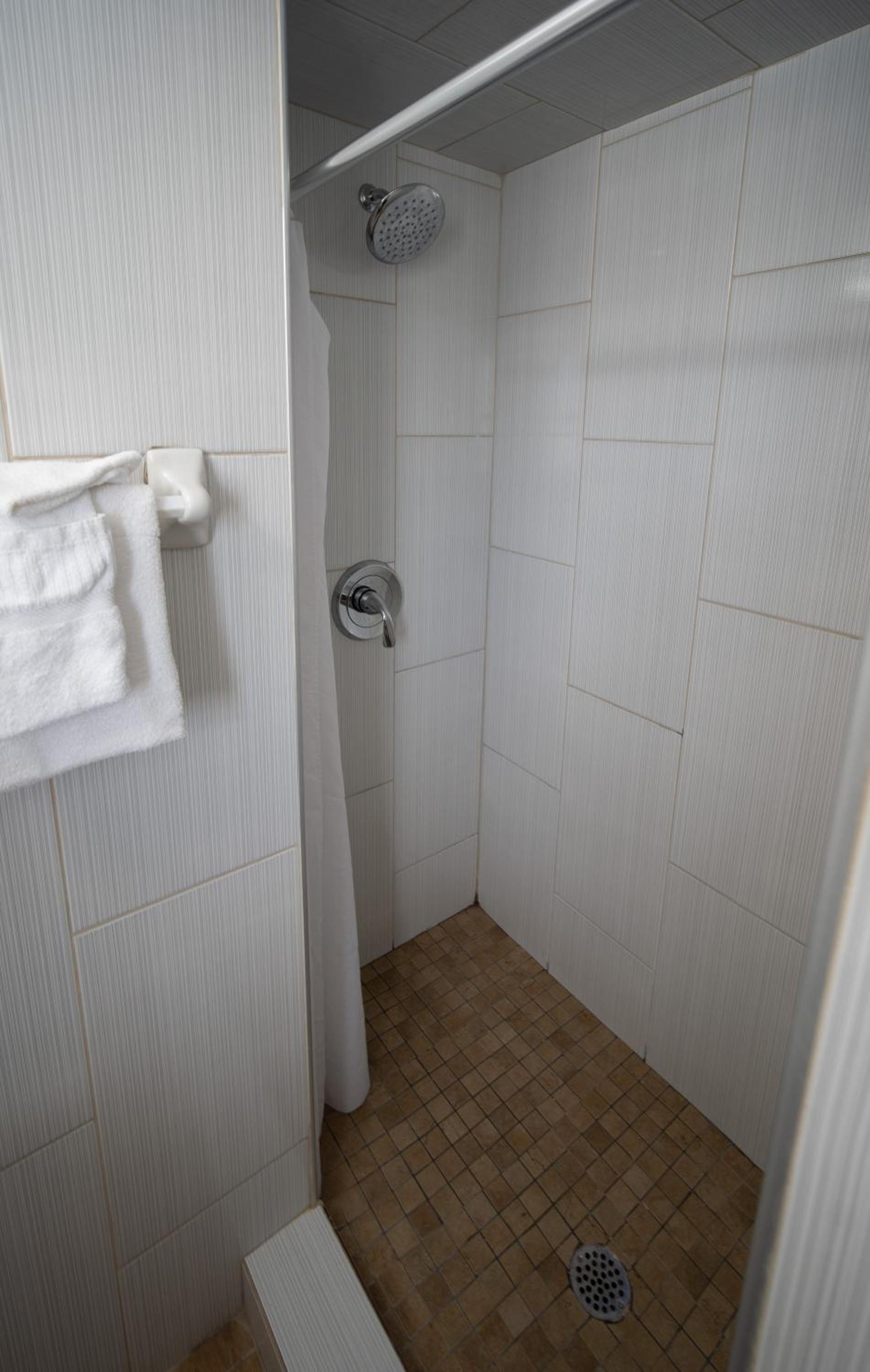 Deluxe King Studio with Full Kitchen-Non Smoking photo 3