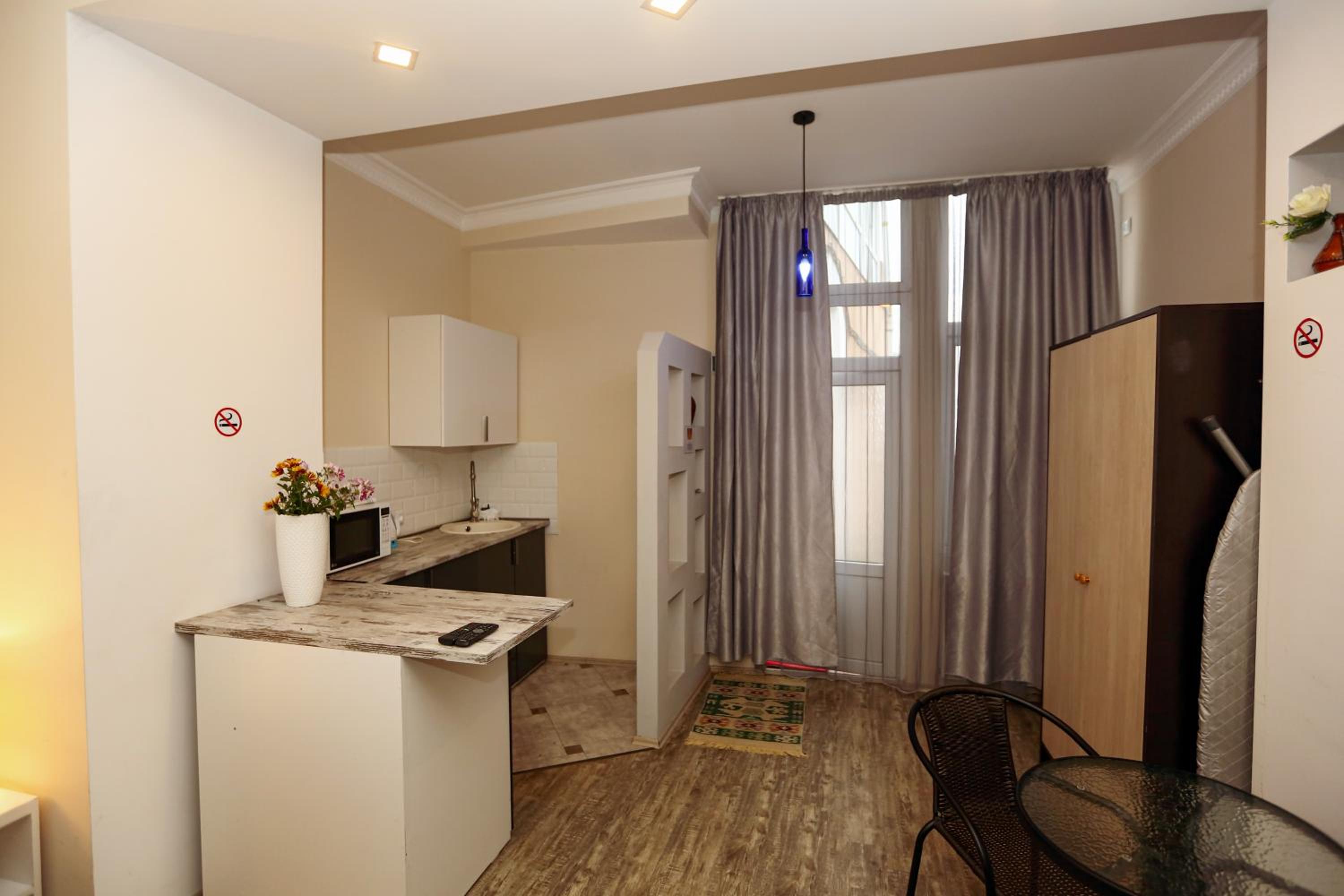Studio Apartment - Photo 30