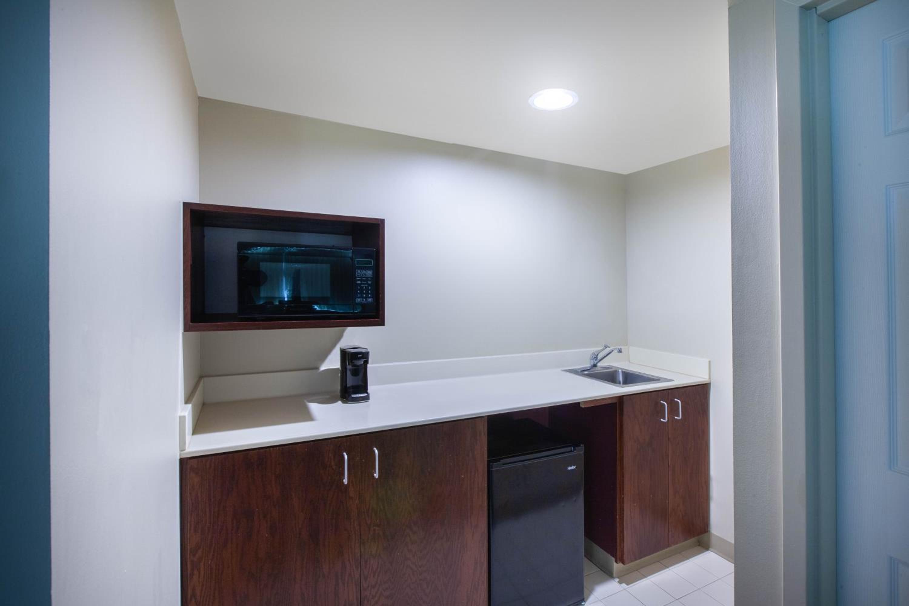 King Studio Suite, Non-Smoking - Photo 3