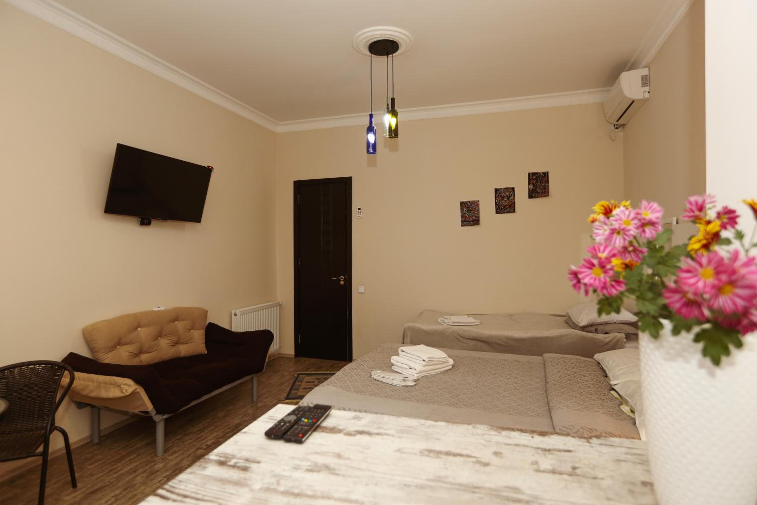 Studio Apartment - Photo 33