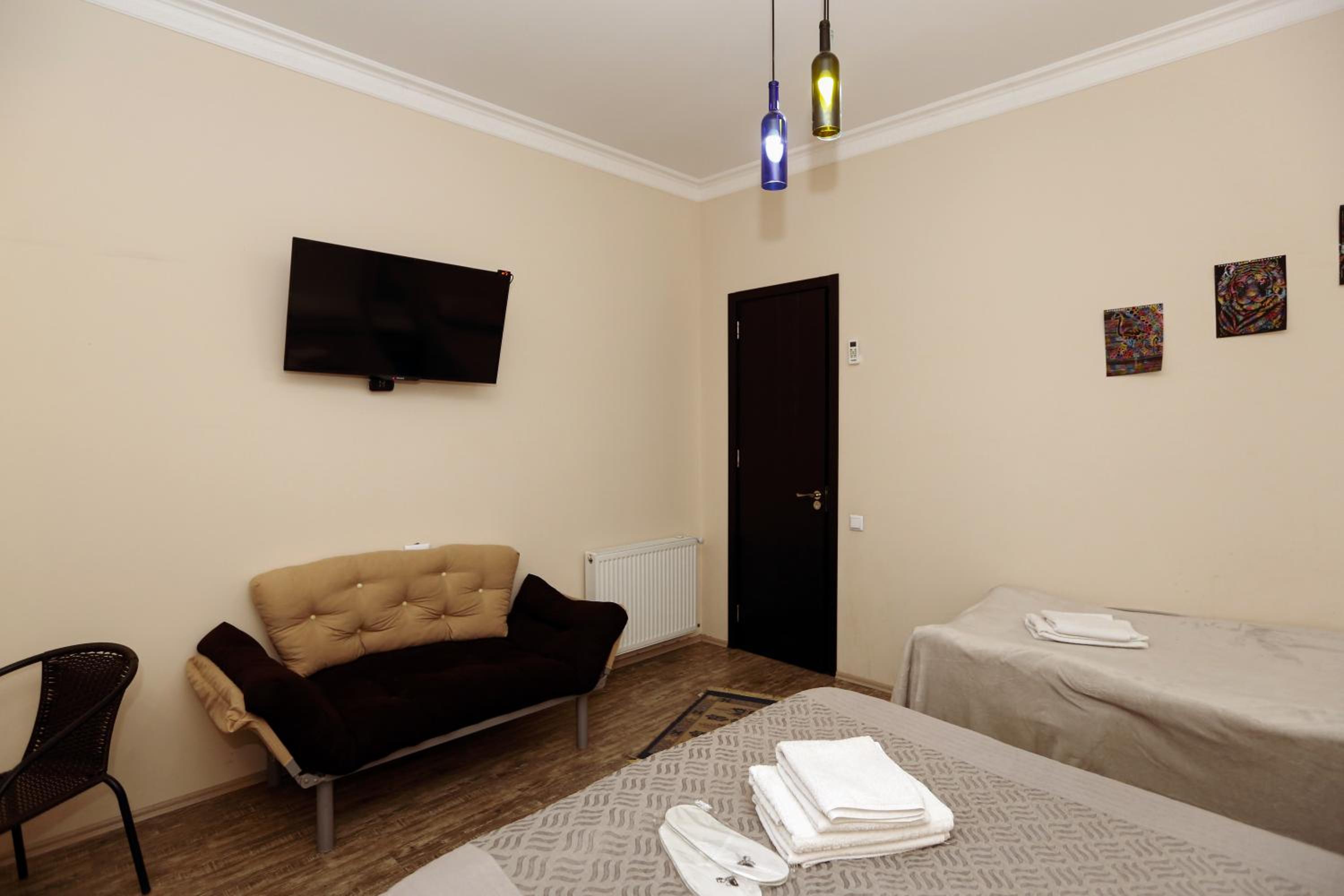 Studio Apartment - Photo 34