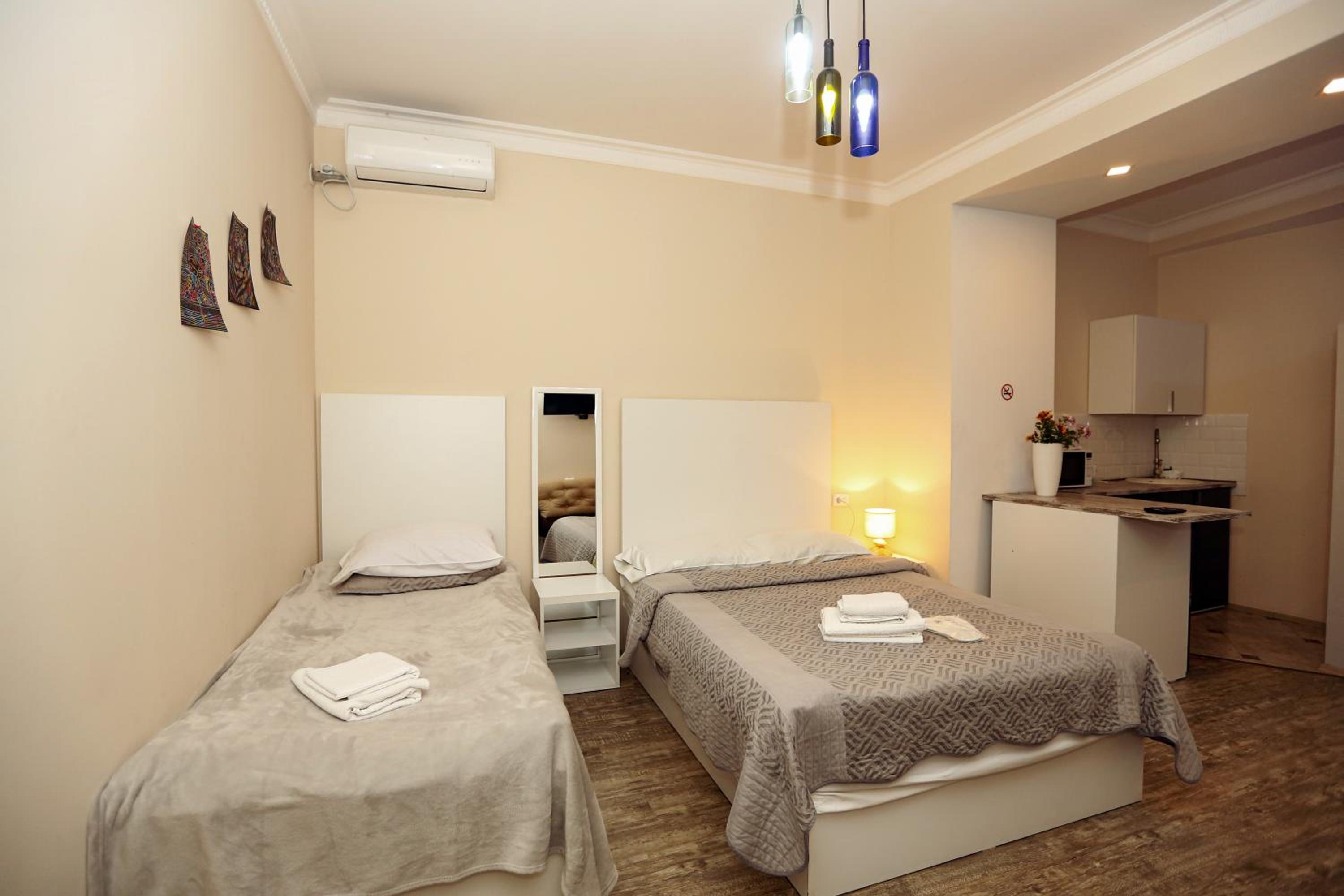 Studio Apartment - Photo 35