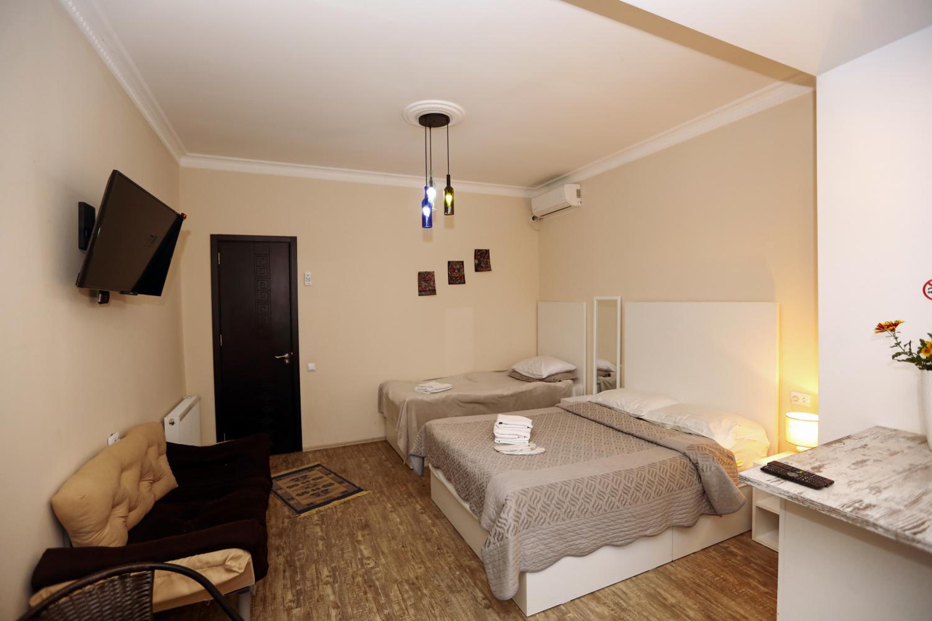 Studio Apartment - Photo 36