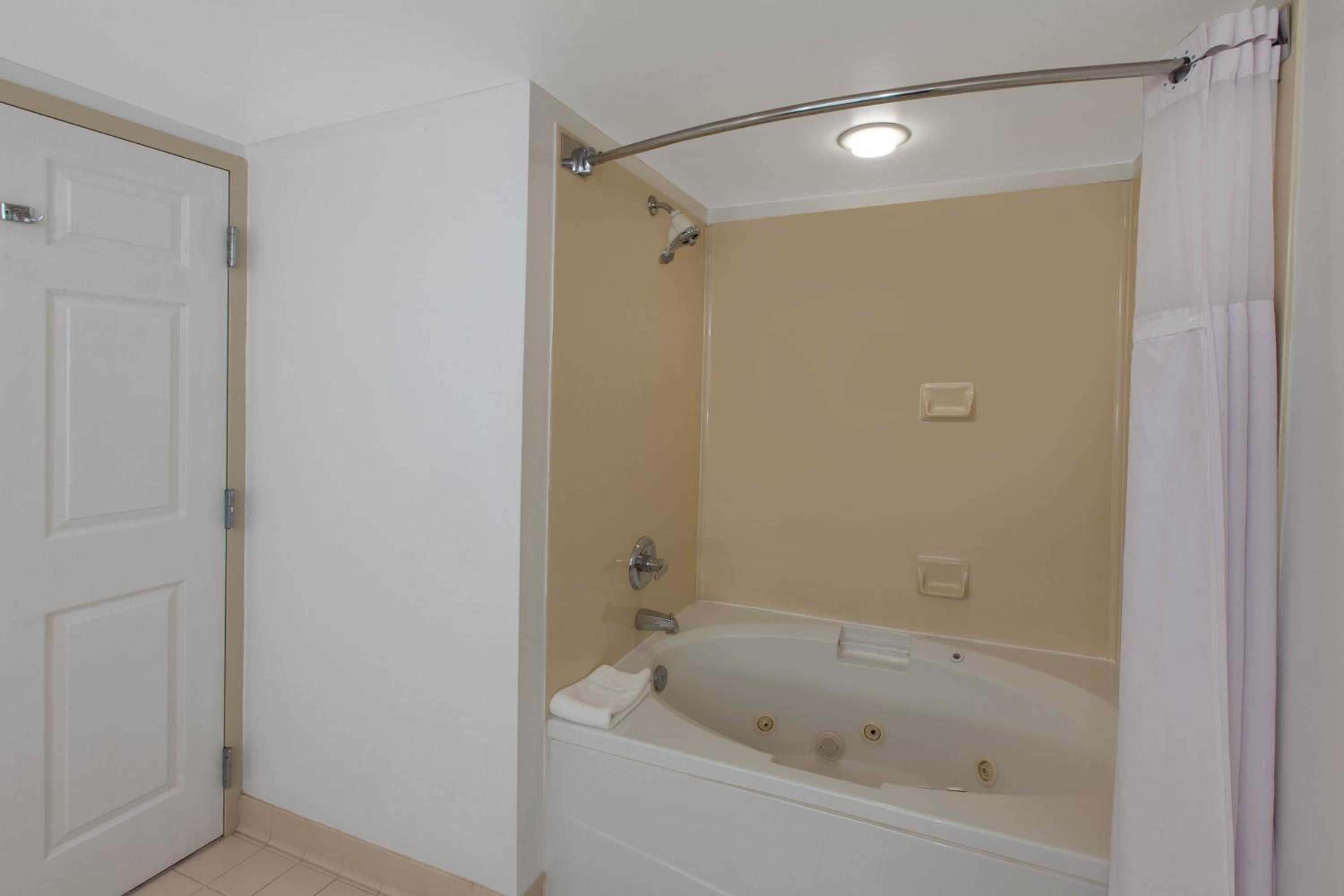 Deluxe king Studio Suite, Non-Smoking  - Photo 4