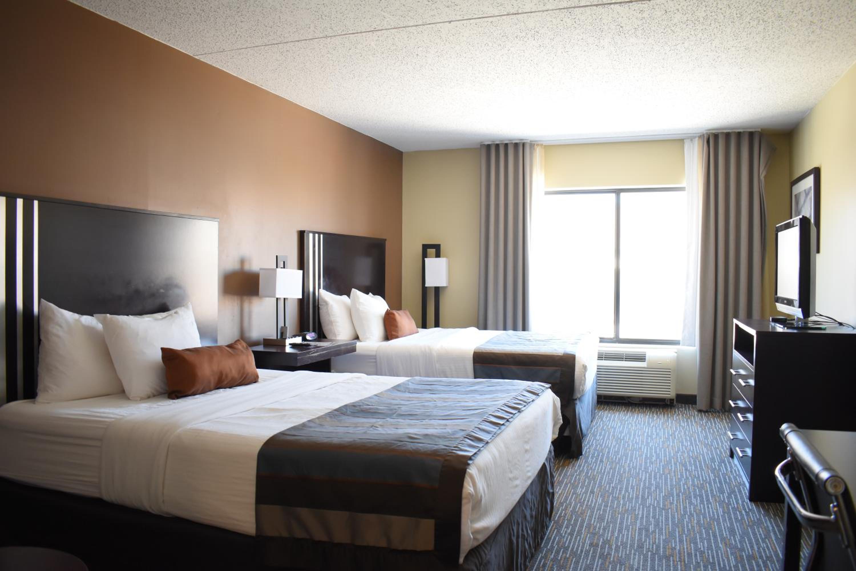 Queen Room with Two Queen Beds - Disability Access/Non-Smoking - Photo 3