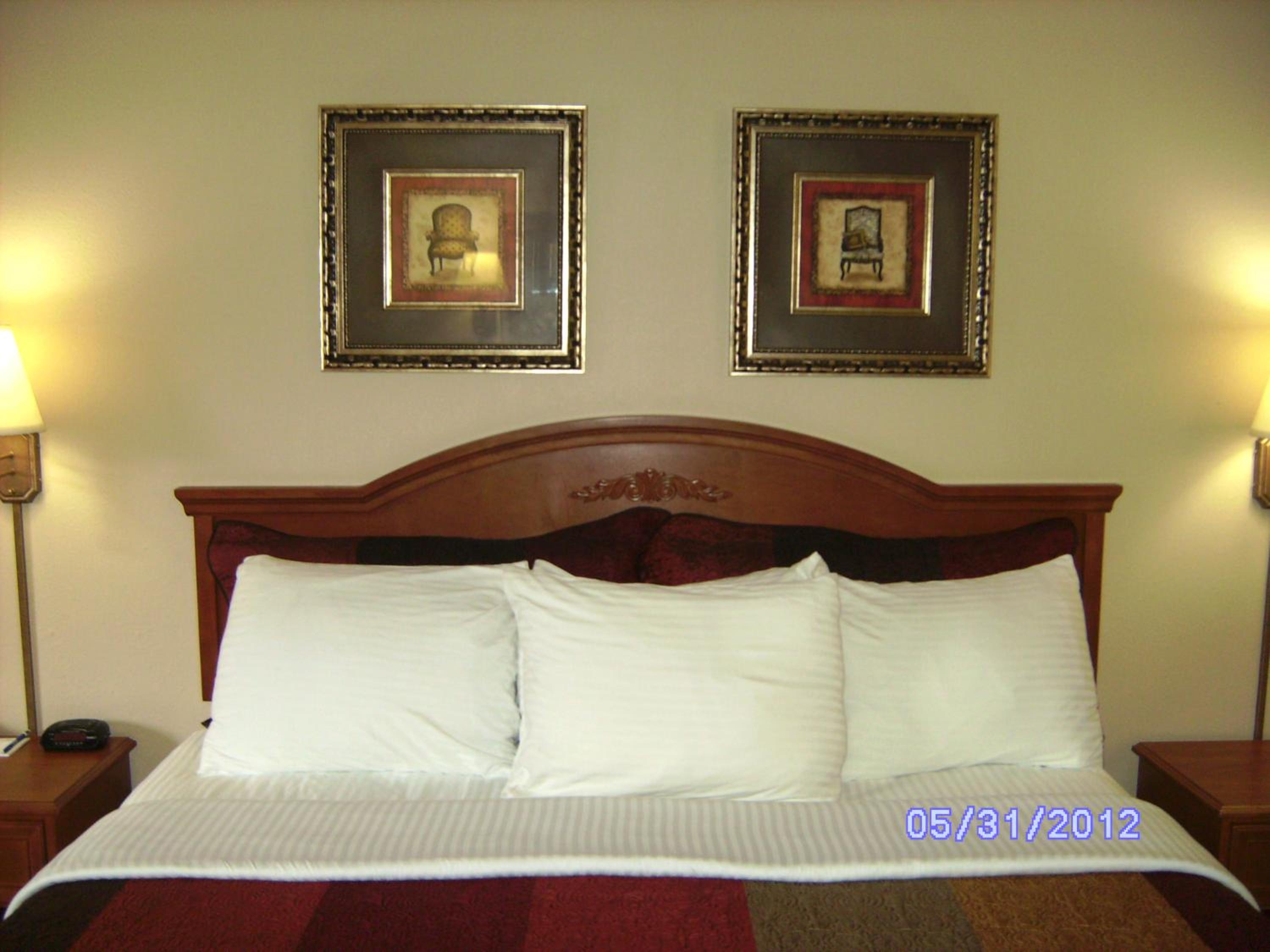 Suite with Hot Tub - Photo 1