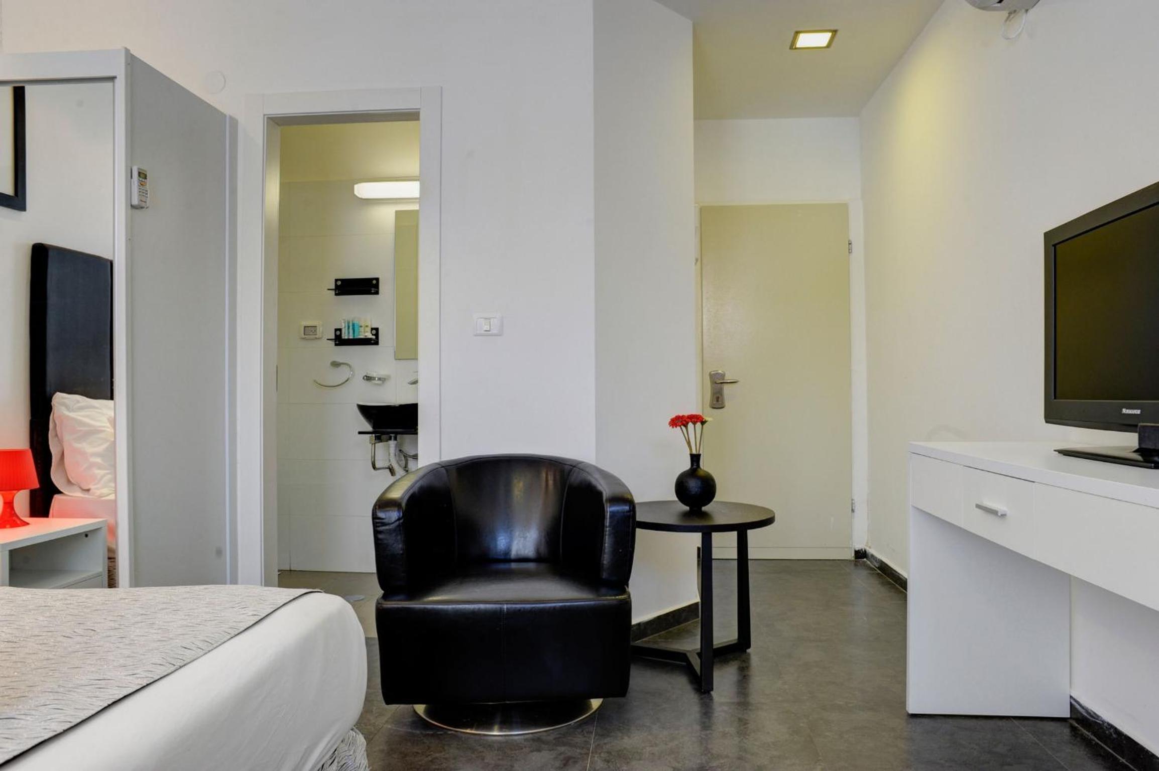 Penthouse Studio - Photo 8