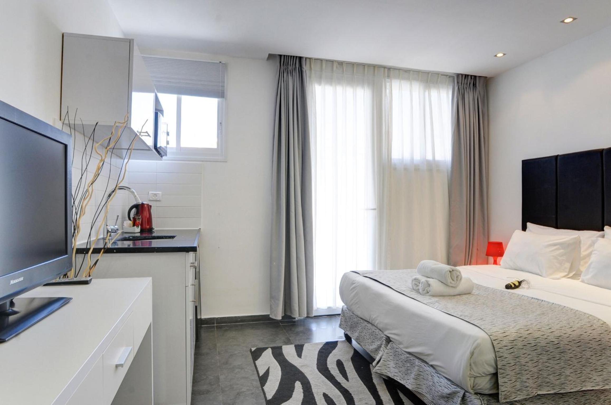 Penthouse Studio - Photo 24