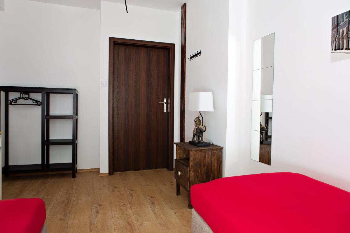 Quadruple Room with Private Bathroom - Photo 2