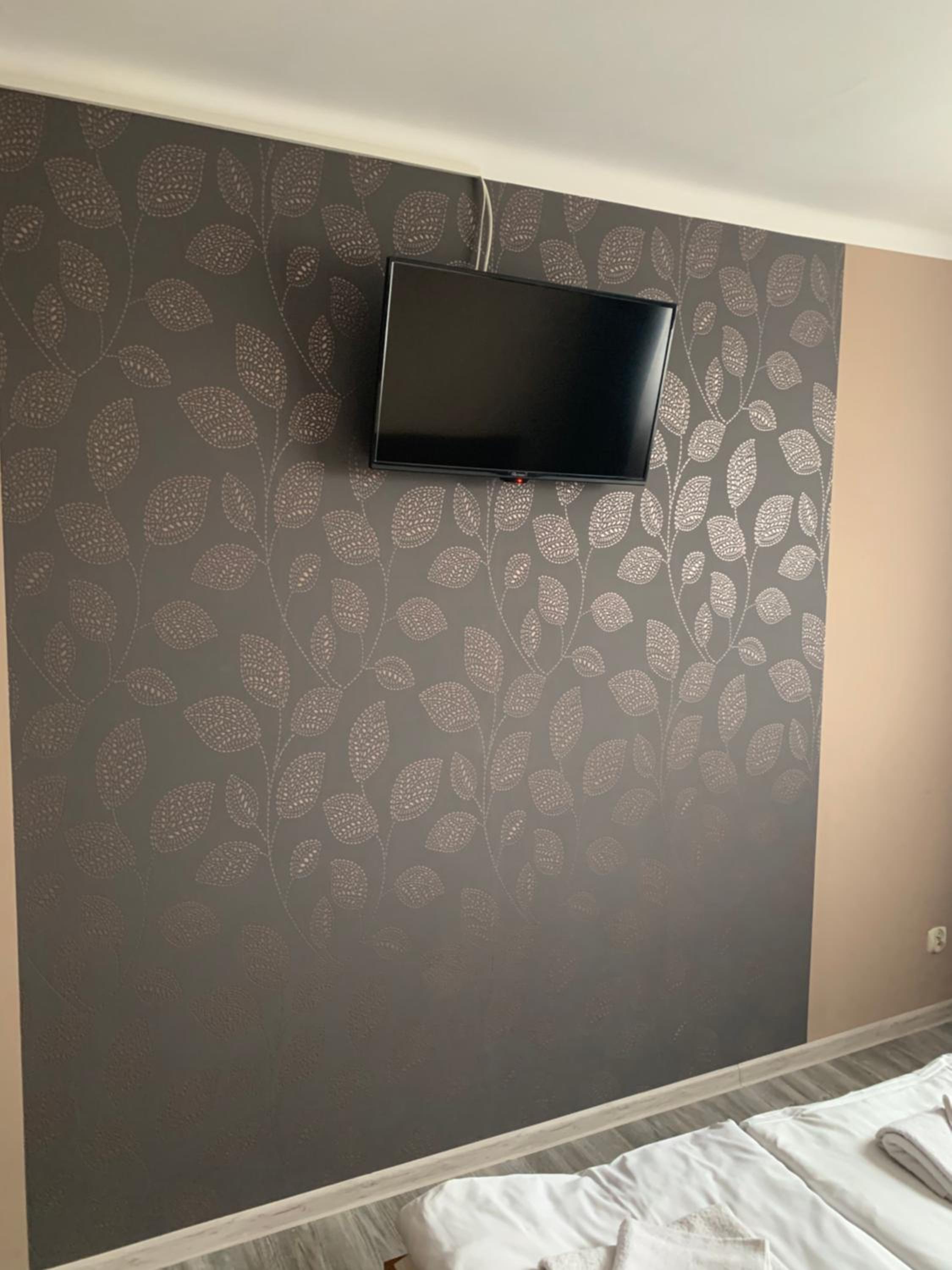 Large Double Room - Photo 4