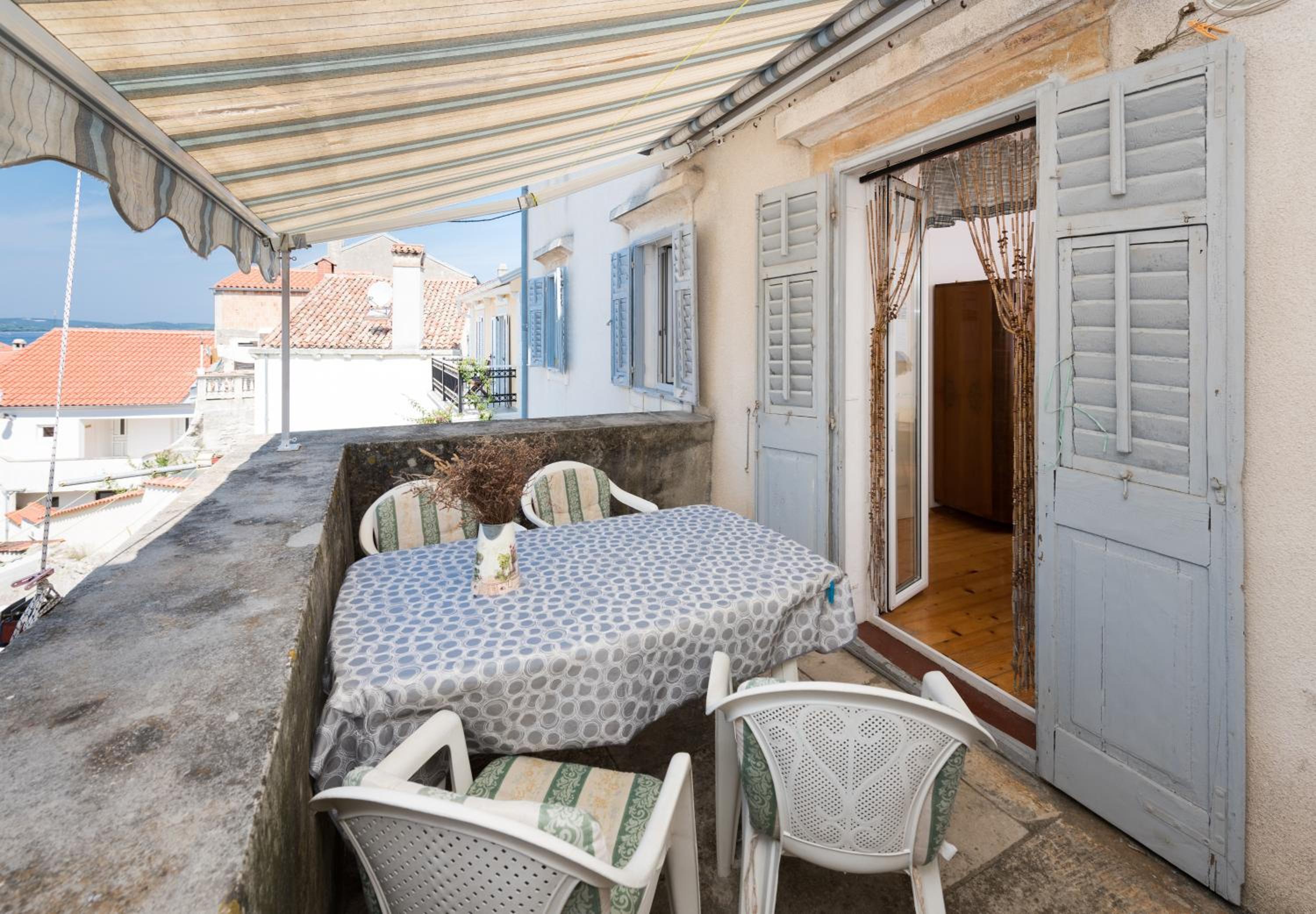 One-Bedroom Apartment with Balcony and Sea View photo 2