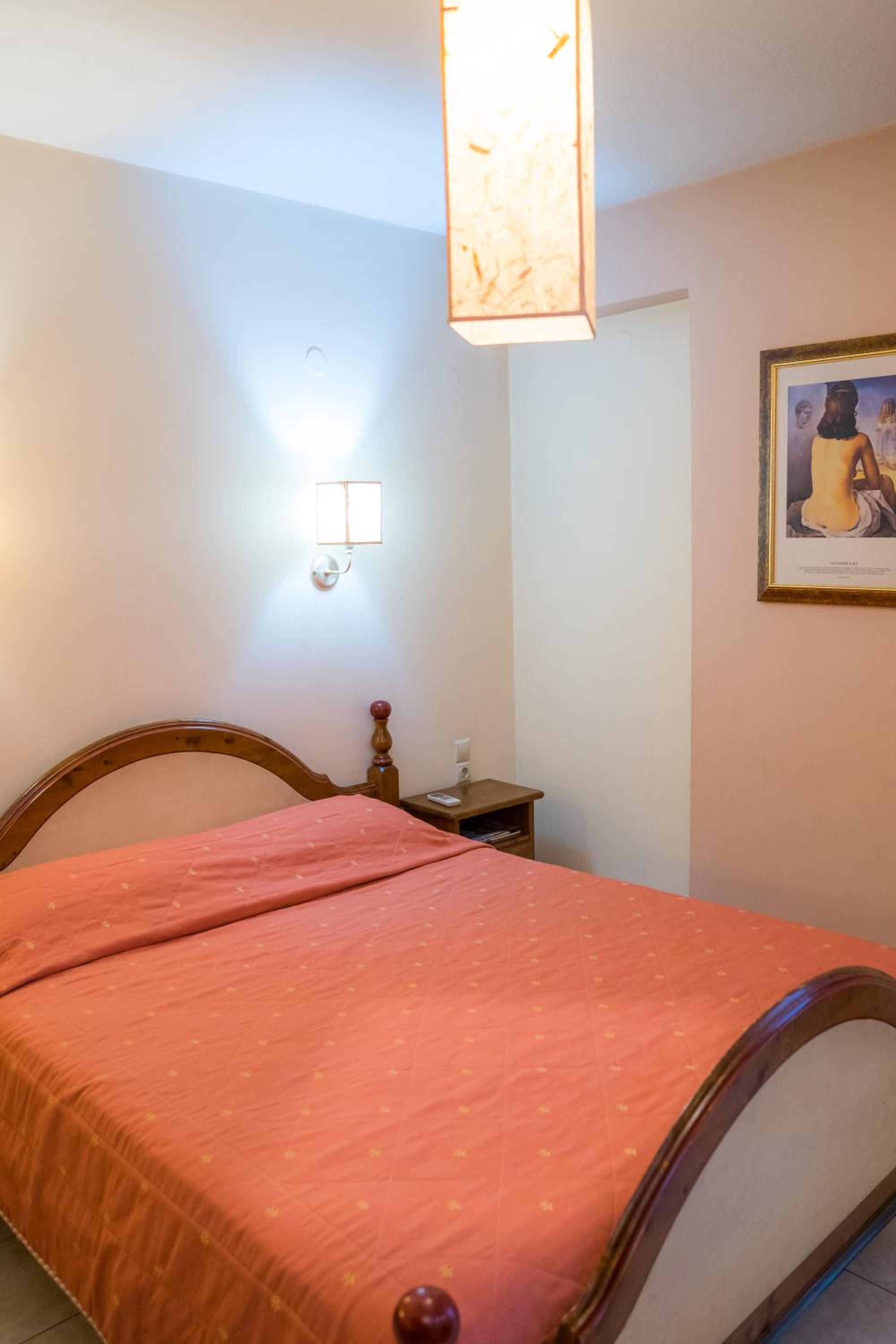 Quadruple Room with Balcony - Photo 8