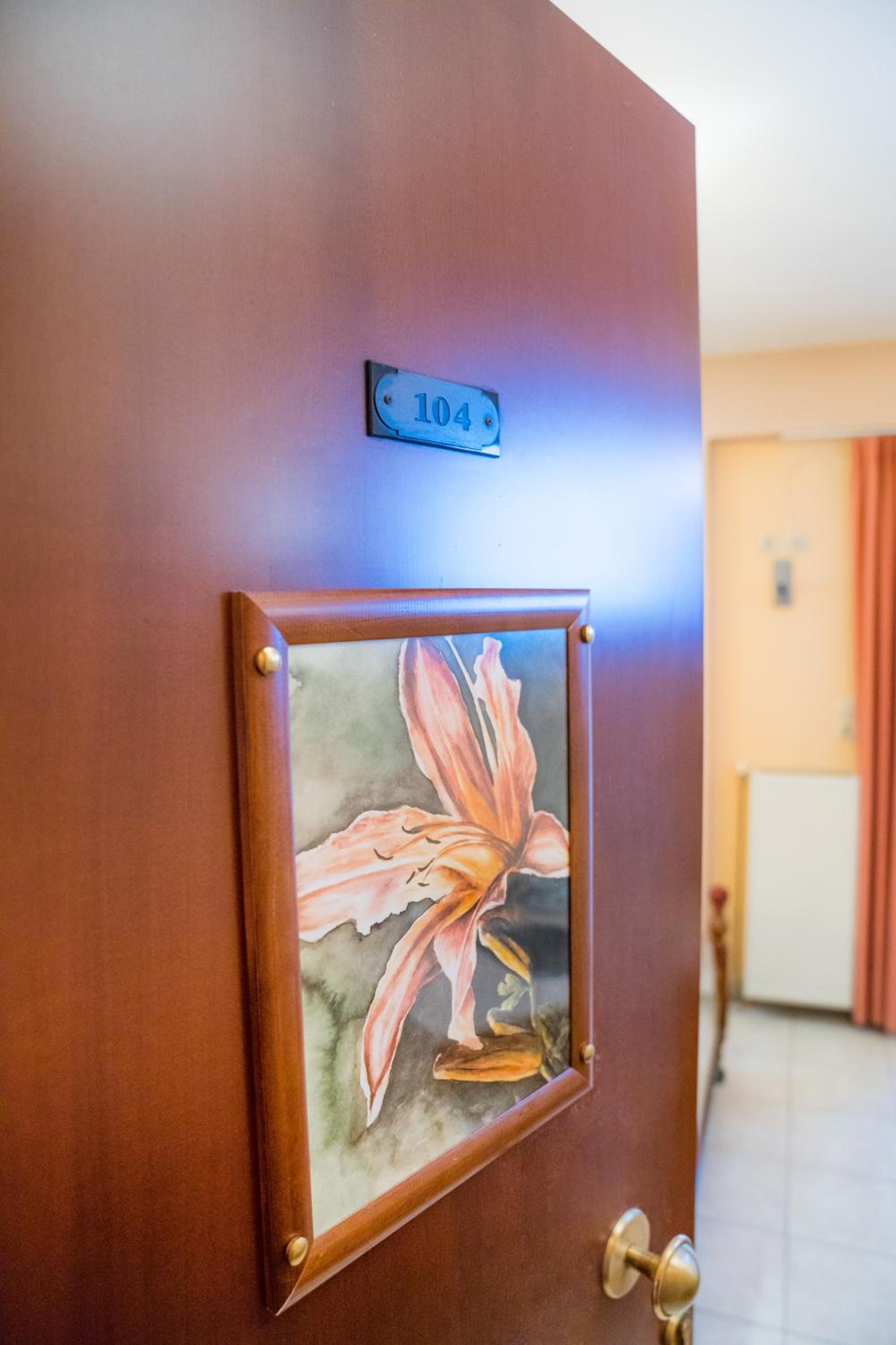 Quadruple Room with Balcony - Photo 31