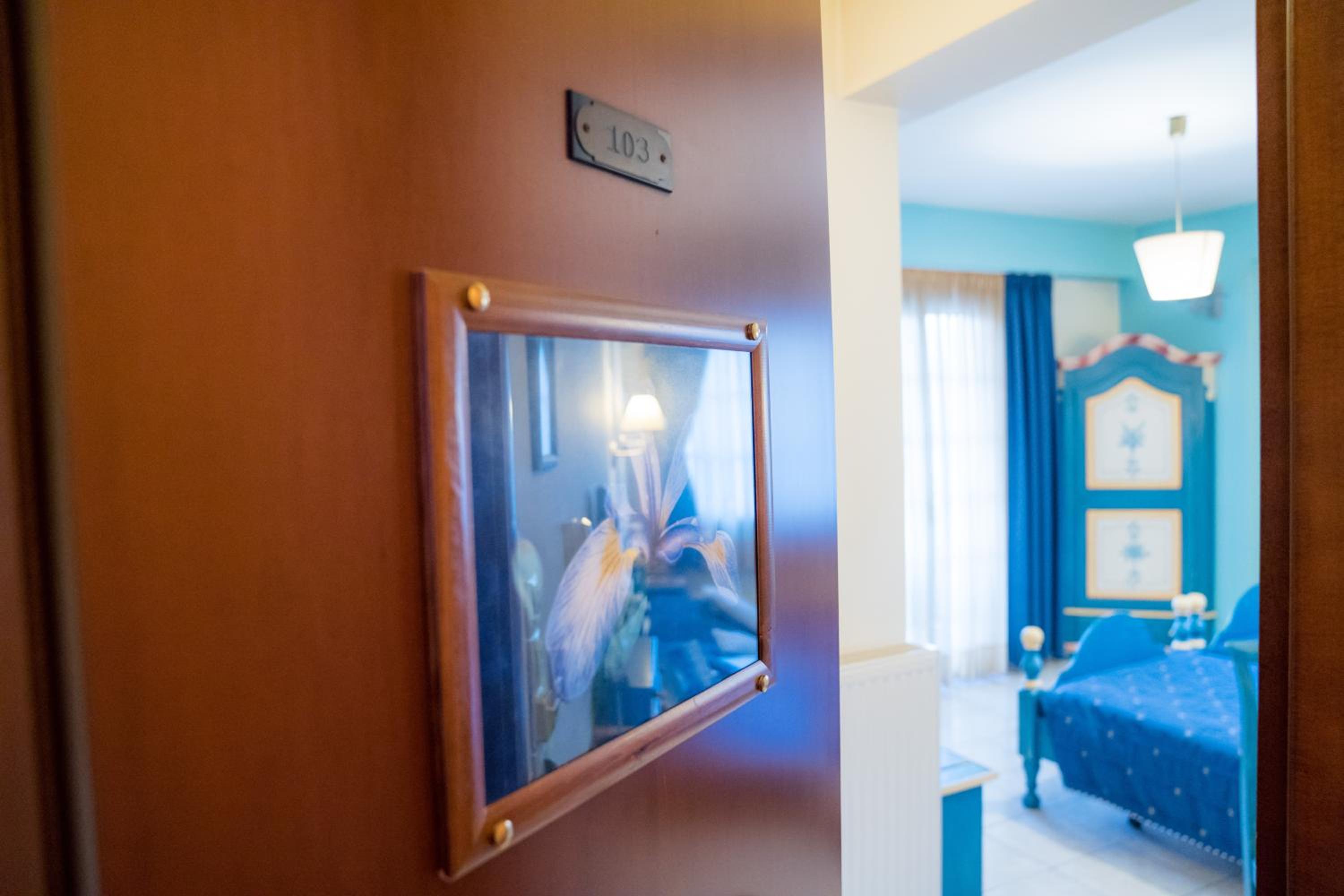 Twin Room with Balcony - Photo 12