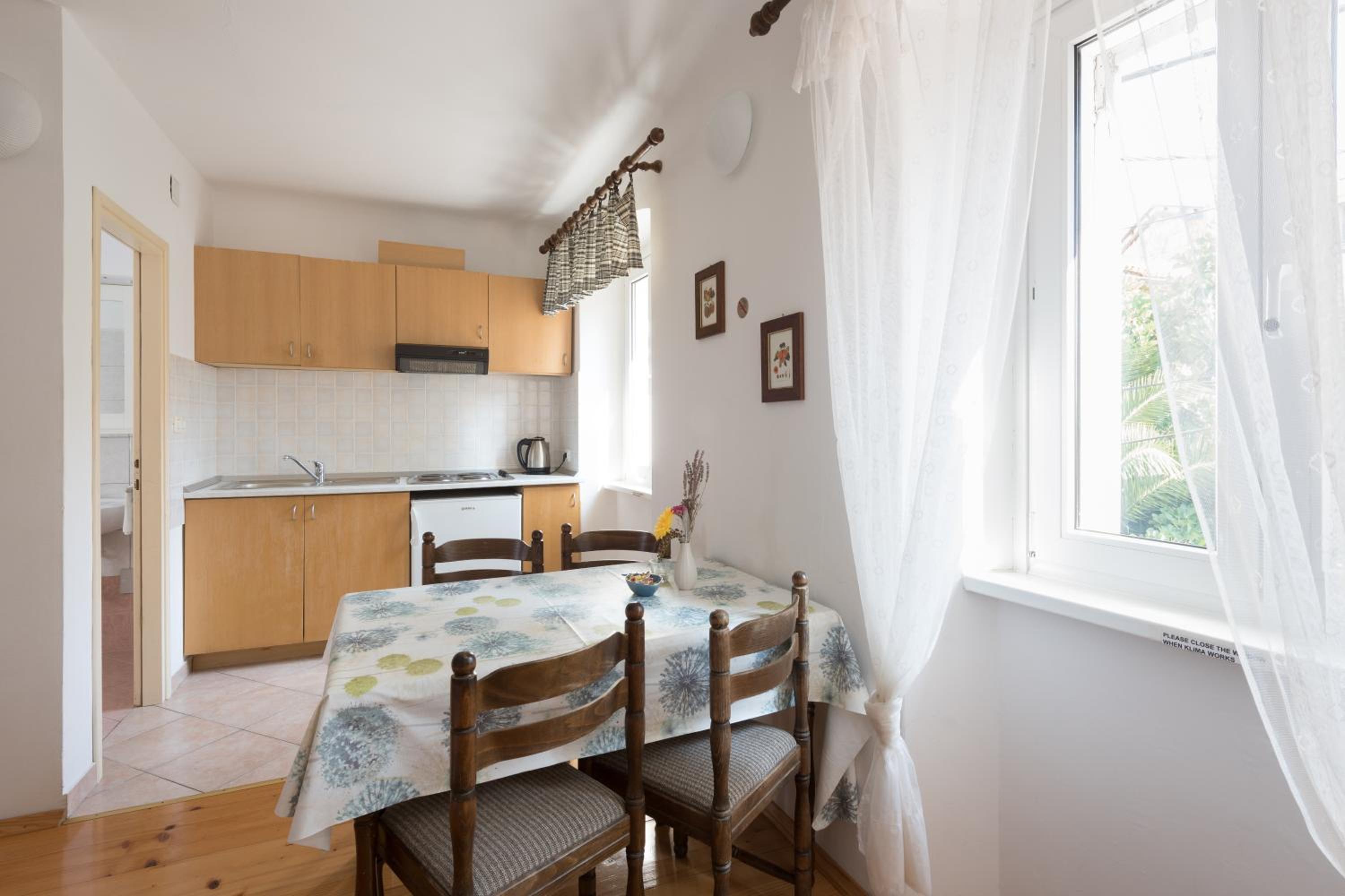 One-Bedroom Apartment with Sea View - Photo 7