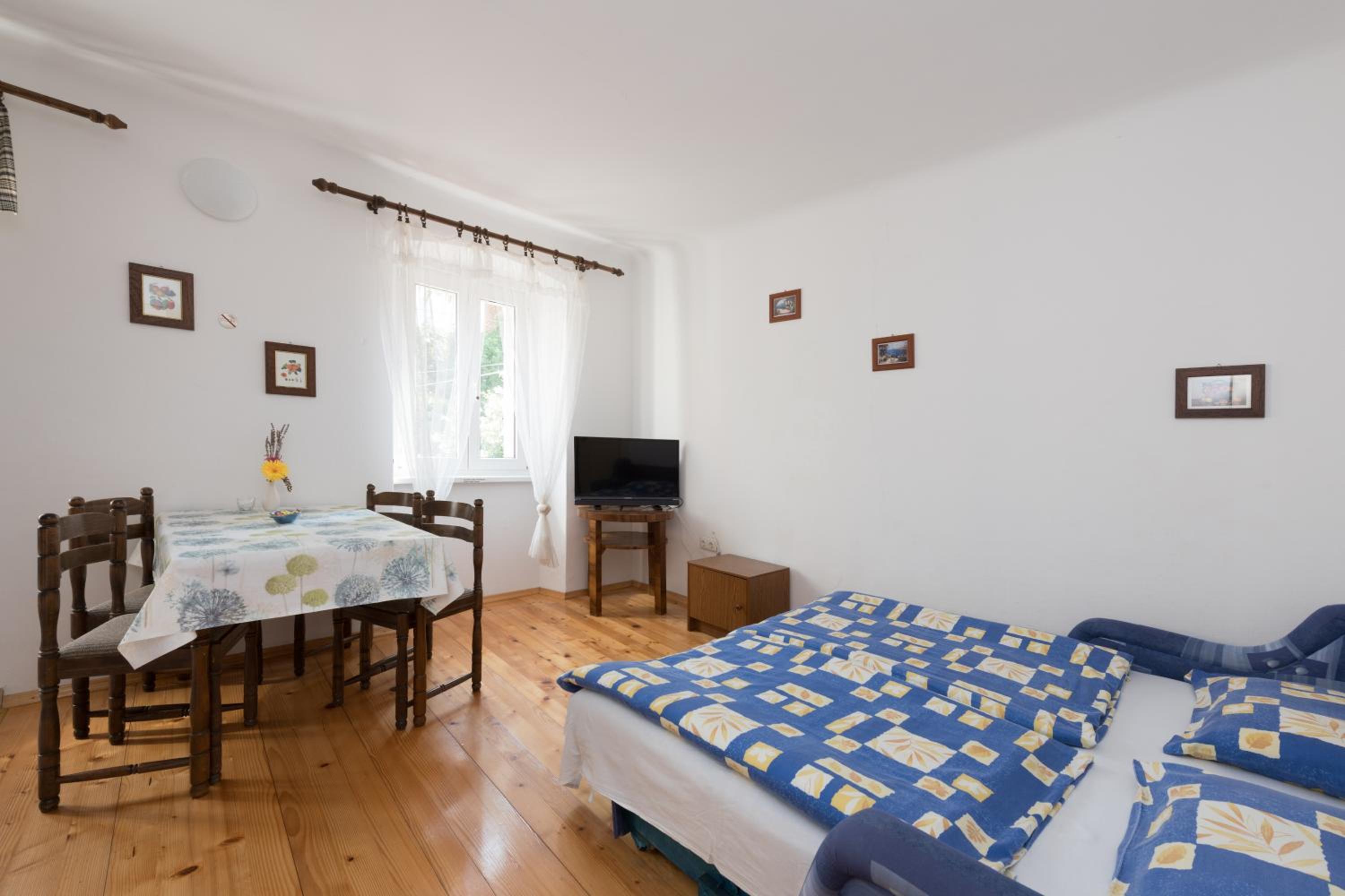 One-Bedroom Apartment with Sea View - Photo 6