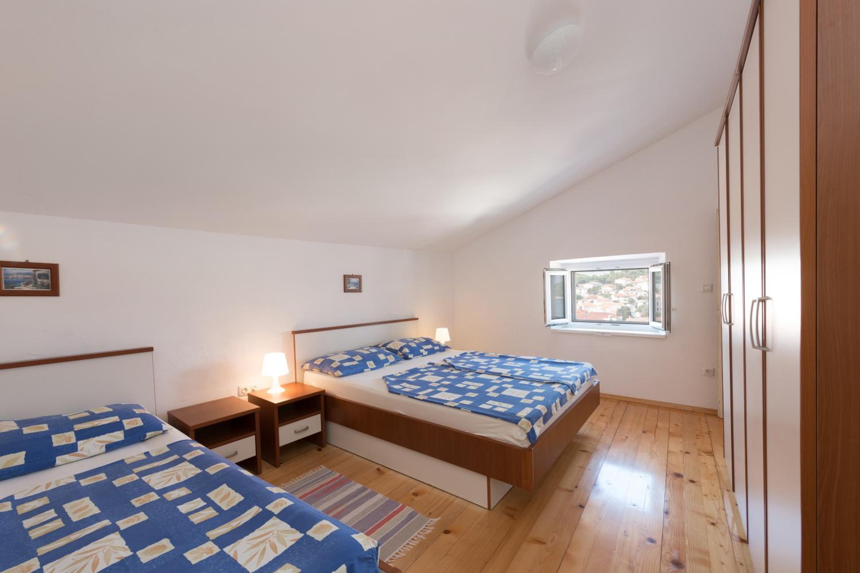 One-Bedroom Apartment with Sea View - Photo 3