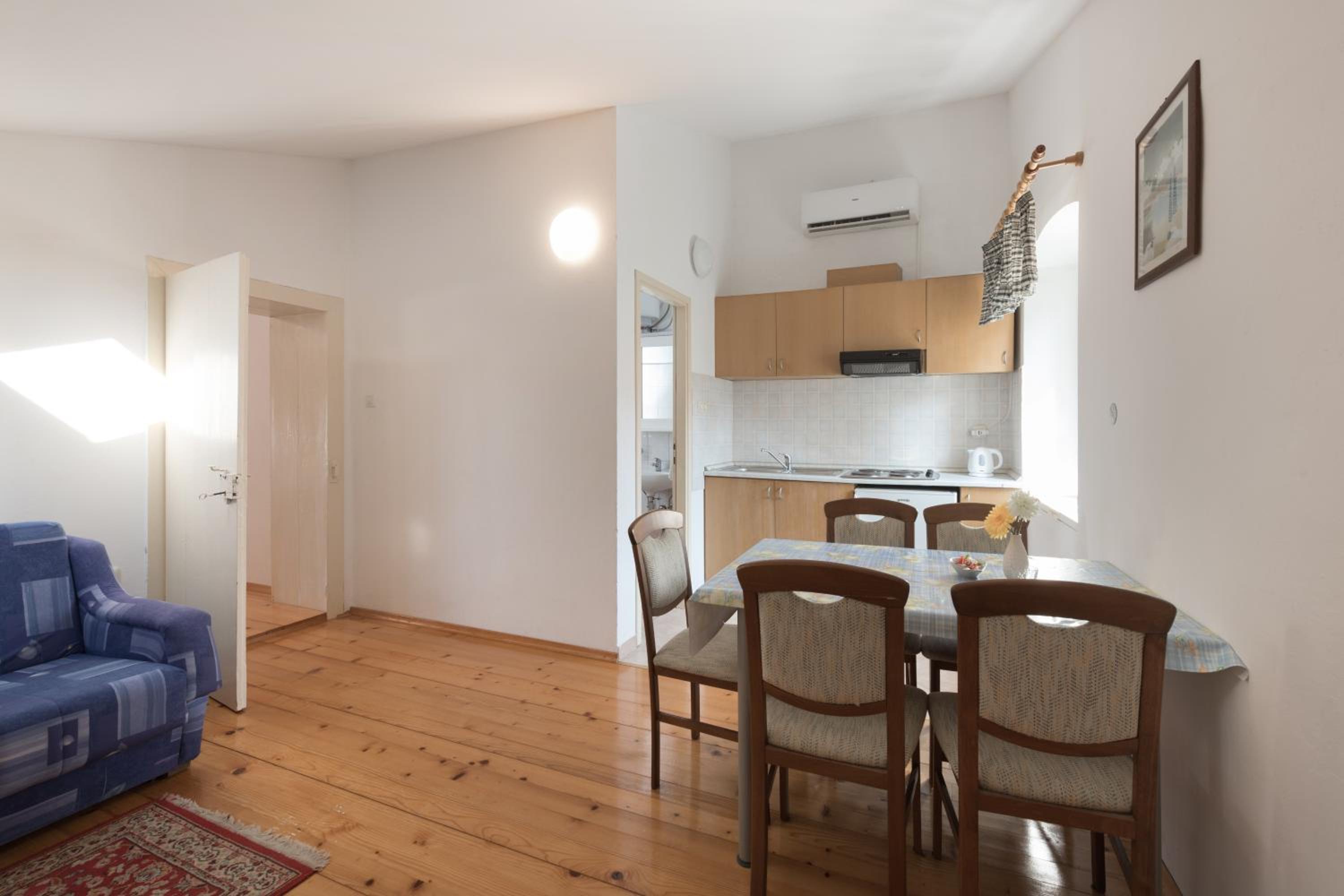One-Bedroom Apartment with Sea View - Photo 14